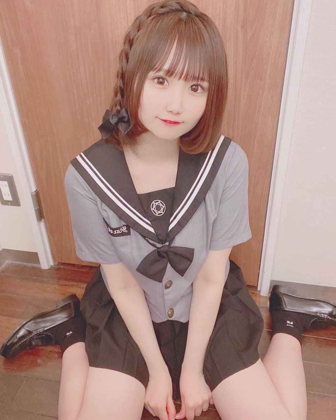 星川優夢のインスタグラム：「制服すきー？🎀わたし似合う？🎀 . . . . . #instagood #jk #idol #japaneseidol  #女子高生 #制服 #セーラー服 #編み込みアレンジ #アイドル #ふともも #コスプレ #自撮り #自撮り界隈 #脚 #フォローミー」