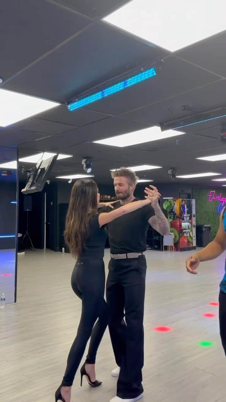 のインスタグラム：「Cinco,Seis,Siete,Ocho!👏👏👏 👏 @davidbeckham @bailaconmicho」