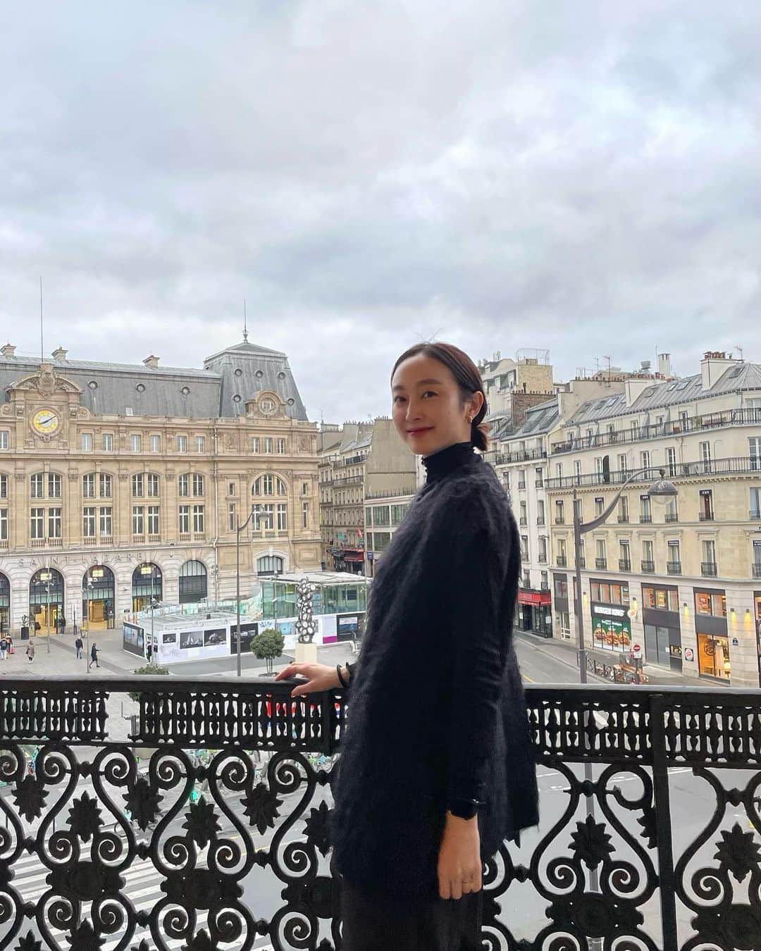 泉見祐希のインスタグラム：「🇫🇷🐩🐎🦆🐈‍⬛🤍」