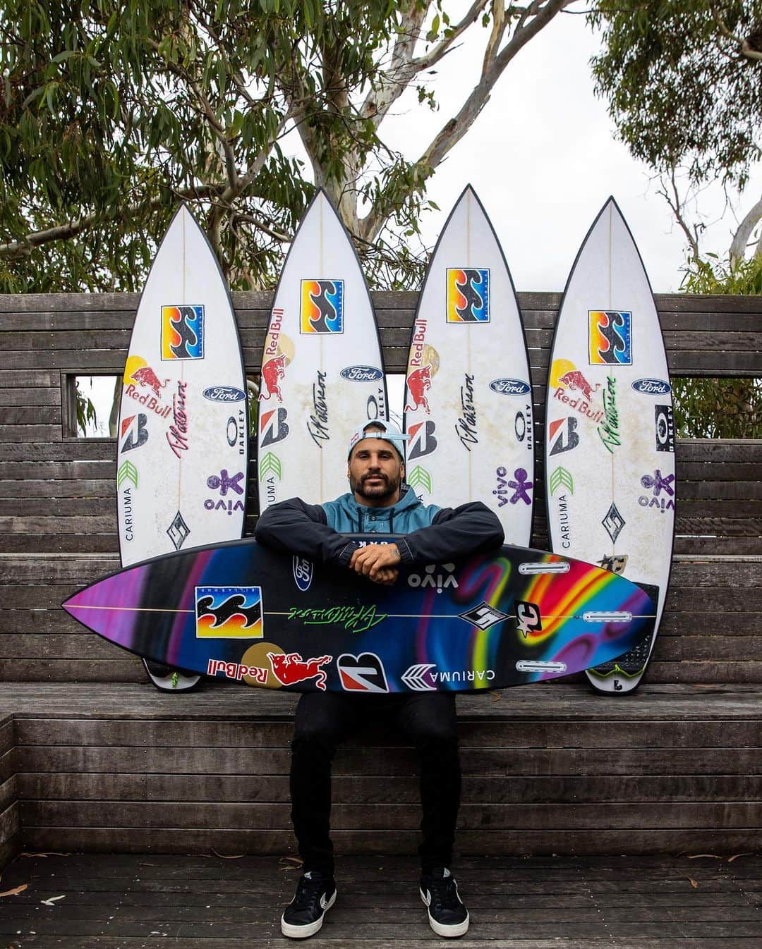イタロ・フェレイラのインスタグラム：「Back to the 80’s with @billabong ❤️‍🔥   Parabéns pelos seus 50 anos de história. 🙌   Curtiram o adesivo?」
