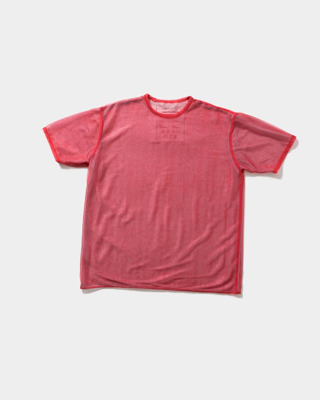 ビューティフルピープルさんのインスタグラム写真 - (ビューティフルピープルInstagram)「Spring 2023 Collection ⁠ Side-C Vol.8.5 "Originality"⁠ ⁠ □ bright jersey reversible ringer T-shirt⁠ 透け感を活かしたレイヤードで、表と裏で色が変化するリバーシブルリンガーTシャツ。裏側の生地とバインダーの色を合わせることで、表側では配色見えのリンガーTに、裏側では単色見えで着用可能に。後ろ下に配置したBIG品表刺繍がポイント。 通常は切れてしまうほどの極細番手のナイロン糸を繊細なフライス編みした職人技の光る逸品。  Made in delicate milling fabric in extra-fine nylon yarn. ⁠ Reversible ringer T-shirt in different colours from front to back, sheer layered construction with colour combinations. The washing label is embroidered as a design detail at the centre back near the neckline. ⁠ Genderless and an easy-styling piece for summer. ⁠ ⁠ color: blue×blk/red×blue⁠ size: 150/170/190/200⁠ ⁠ ___⁠ ⁠ ⁠【beautiful people 直営店舗⁠】⁠⁠⁠⁠ ⁠ ■Online store⁠ www.beautiful-people.jp⁠ ⁠ ■Global Online store⁠ www.beautiful-people-creations-tokyo.com⁠ ⁠ ■ 青山店⁠⁠⁠⁠ 東京都港区南青山3-16-6⁠⁠⁠⁠ ⁠⁠⁠⁠ ■ 新宿伊勢丹店（ @restyle_tokyo_isetanmitsukoshi ）⁠⁠⁠⁠ 東京都新宿区新宿3-14-1 伊勢丹新宿店本館2階⁠⁠⁠⁠ TOKYOクローゼット/リ・スタイルTOKYO⁠⁠⁠⁠ ※三越伊勢丹リモートショッピングアプリからもお問い合わせ可⁠ ⁠⁠⁠⁠ ■ 渋谷PARCO店（ @parco_shibuya_official ）⁠⁠⁠⁠ 東京都渋谷区宇田川町15-1 渋谷パルコ 2F⁠⁠⁠⁠ ⁠⁠⁠⁠⁠⁠⁠⁠※メンズ対応サイズ展開中⁠ ⁠ ■ ジェイアール名古屋タカシマヤ店（@style_and_edit_nagoya ）⁠⁠⁠⁠ 愛知県名古屋市中村区名駅1丁目1番4号 ジェイアール名古屋タカシマヤ4階　モード＆トレンド「スタイル＆エディット」⁠⁠⁠⁠ ⁠⁠⁠⁠ ■⁠阪急うめだ店⁠⁠ (@hankyumode )⁠⁠⁠ 大阪府大阪市北区角田町8番7号 阪急うめだ本店 3階　モード⁠⁠⁠⁠ ⁠ ___⁠ ⁠ #beautifulpeople⁠⁠⁠ #ビューティフルピープル⁠⁠⁠ #creationstokyo⁠ #23PS #23Spring⁠ #SideC ⁠ #DOUBLEEND⁠ #ダブルエンド⁠ #Originality⁠ #リバーシブル⁠ #sheer⁠ #summertop⁠ #reversible⁠ #2way」4月5日 9時55分 - beautifulpeople_officialsite