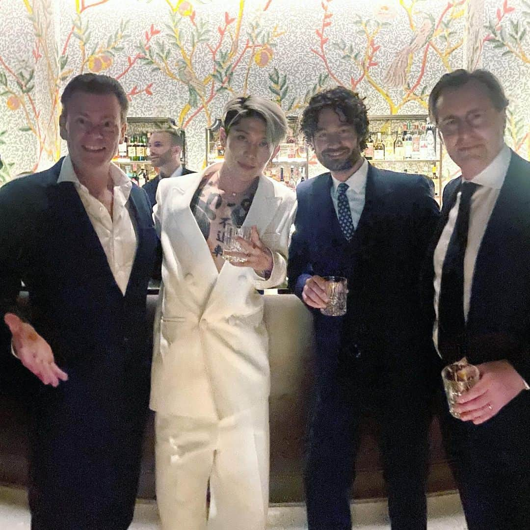 雅-MIYAVI-さんのインスタグラム写真 - (雅-MIYAVI-Instagram)「At @bulgarihotels Tokyo.  At a good place, we have good ppl, good vibes and good times.  Congratulations @bulgari, and thanks for another beautiful night.  ブルガリホテル東京にて。  楽しい場所には楽しい人たちと楽しいバイブスが集まります。  改めておめでとうございました〜  とっても素敵な場所なので、みんなも特別な時間を過ごしたい時に訪ねてみてね  😃」4月5日 10時02分 - miyavi_ishihara