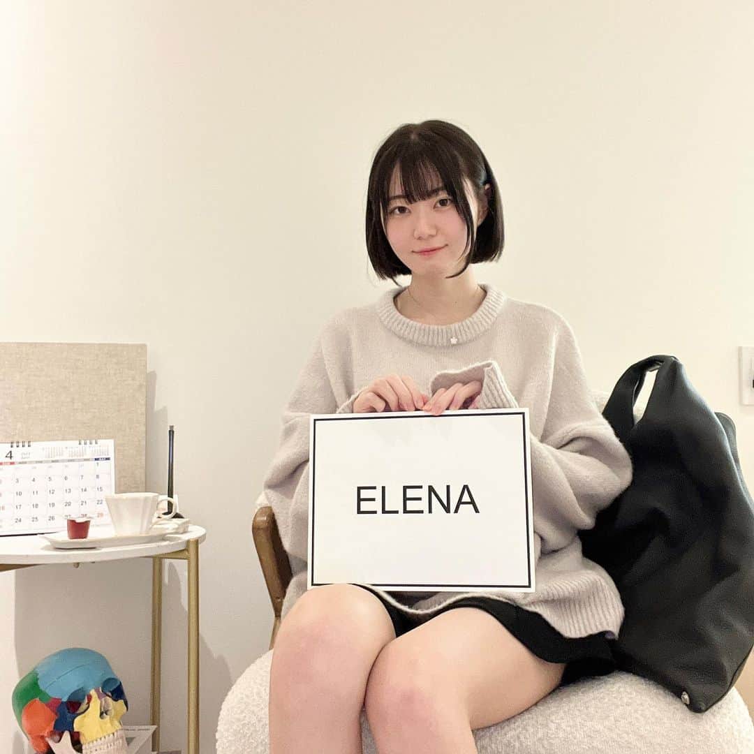 いけちゃんのインスタグラム：「何かと下向いて作業してることが多くて肩が限界すぎて整体に行ってきた〜！！  芸能人もよく来るELENAに行ったんだけど、接客も施術も良すぎた　個室は結構広めだし痛めの結果重視系施術で◎  また行く予定✌️✌️」