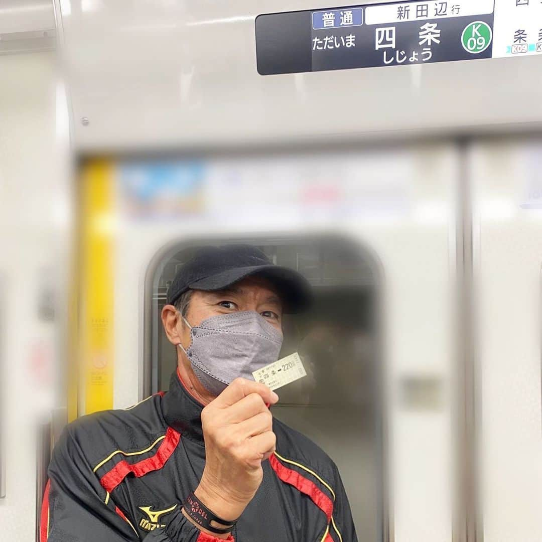 柳葉敏郎さんのインスタグラム写真 - (柳葉敏郎Instagram)「地下鉄乗ってどこへ行く。。？」4月5日 10時22分 - toshiro_yanagiba_official