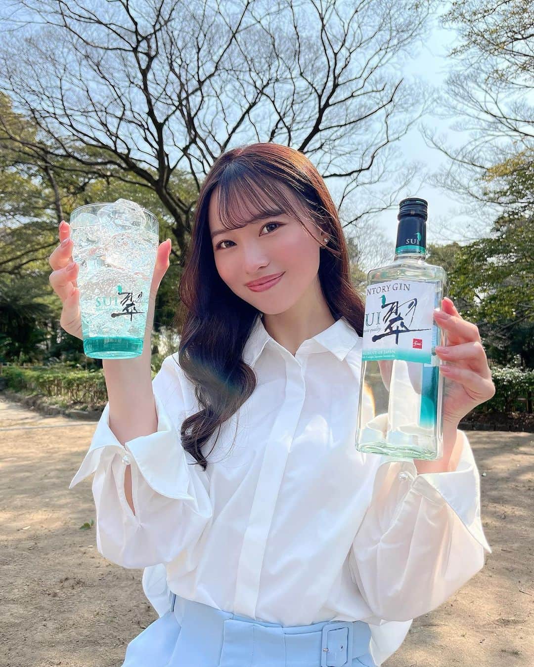 のインスタグラム：「. おはようございます💎🌸 この度、4月29日30日に開催される 「翠ジンソーダ　肉LOVE FES2023」 のアンバサダーをさせて頂くことになりました👏🏻 ⁡ 翠ジンソーダは爽やかでスッキリとした 飲み心地なのでとても飲みやすく🫶🏻 お肉との相性抜群です🥹🤍 ⁡ 現在メ〜テレにてTVCM放送中ですので ぜひご覧ください🥰❤️‍🔥  #翠 #翠ジンソーダ #サントリー」