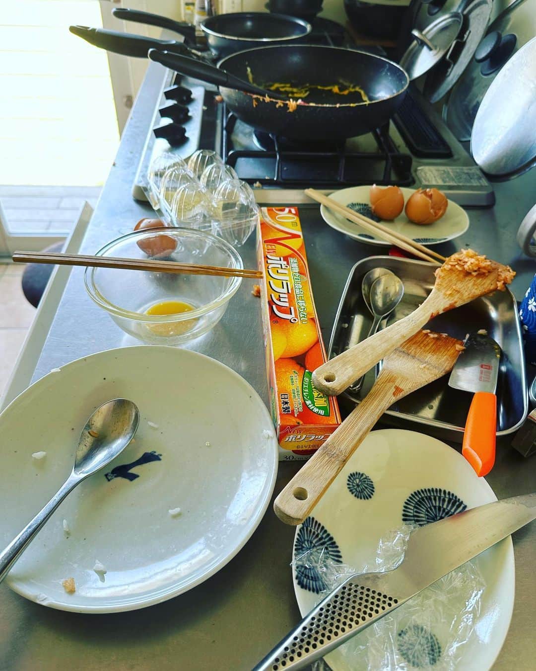 二ノ宮知子さんのインスタグラム写真 - (二ノ宮知子Instagram)「息子たちがオムライスを作った！ 料理系YouTuberの人たちは片付けまで楽しそうにやってくれんかな。」4月5日 10時54分 - tomokoninomiyaa