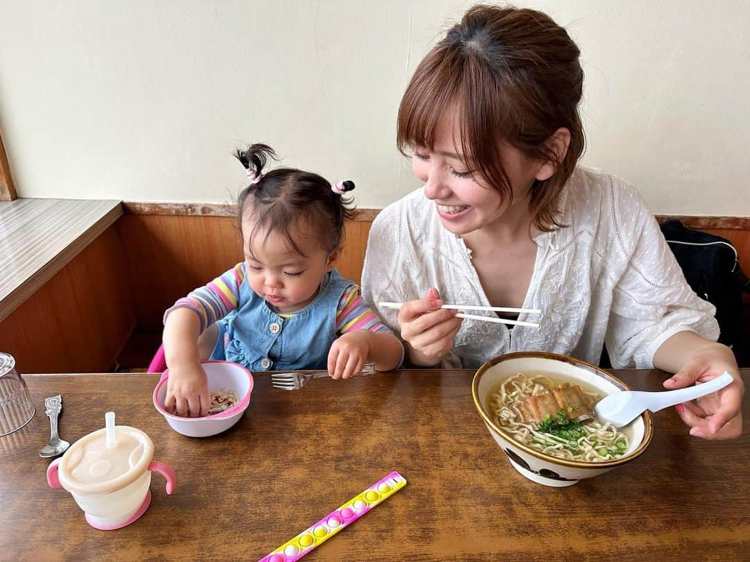 笠原美香のインスタグラム：「🍜 はぁ、、、食べたい🤤💕 沖縄に行くとかかせないやーつ🫶 #なかむらそば #沖縄旅行 #子連れ沖縄 #沖縄そば #ソーキそば」