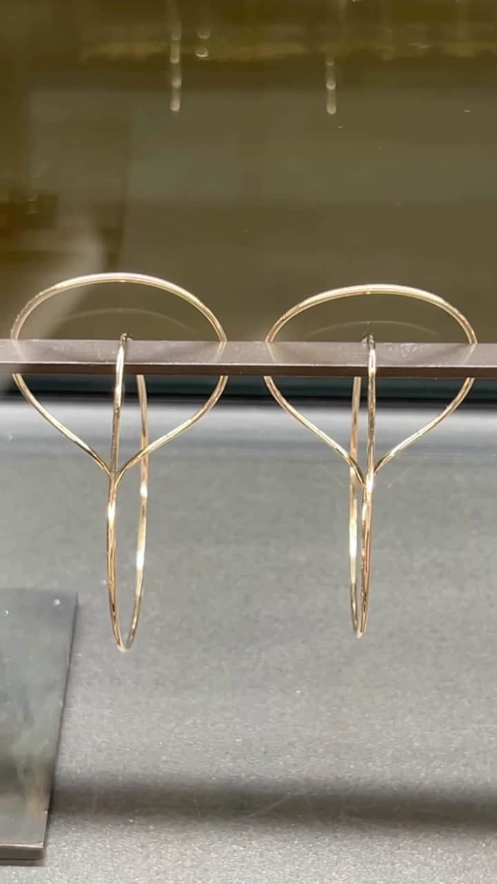 Hirotaka Jewelryのインスタグラム：「All About Basics” Double Hoop Floating Earrings #hirotakajewelry」