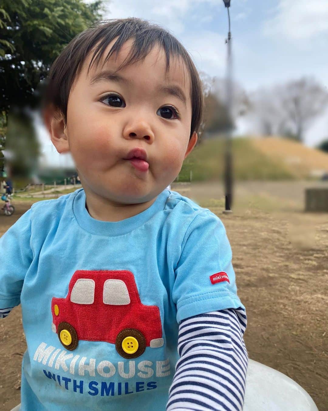 豊崎由里絵のインスタグラム：「. 今日は！これから 関西テレビ「スローでイージーなルーティーンで」に出演します😍💕 4月から放送時間が早まってますので 関西の皆さまお気をつけくださーい✨  そして4月からの我が家の新生活！ まだ3日目ですが、 上手くいったりいかなかったり。。 悩みながら勉強させてもらえる環境は とてもありがたいし、 毎朝、ママが不在という環境に 適応しようと頑張ってくれている パパや子どもたちにも感謝しかないです😭！ . 下の子は2歳になりました⭐️」
