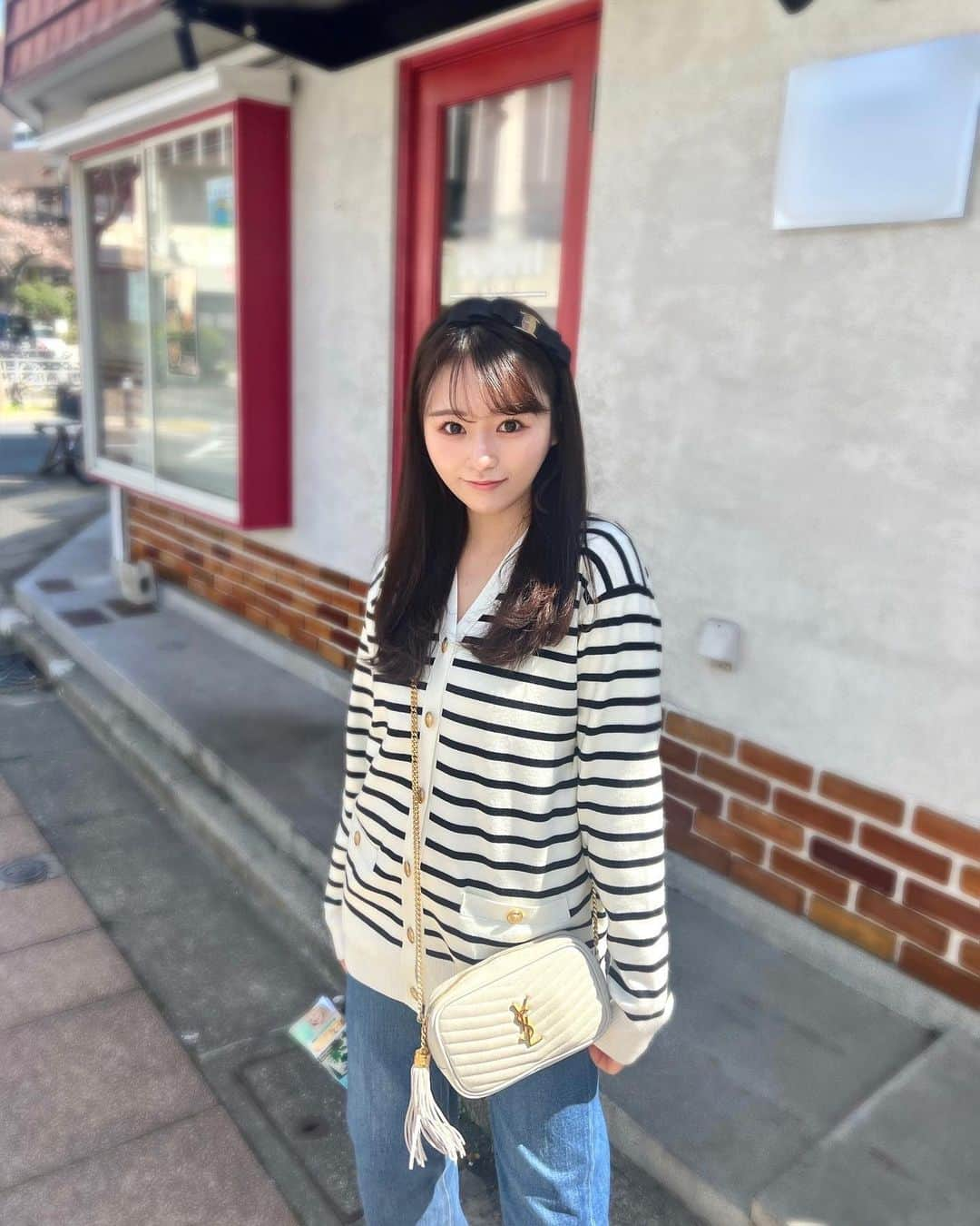 奥原ゆきののインスタグラム：「この間の休日コーデ👗 最近コートがなくても外に出れるようになって嬉しいね〜🐨 . スカートのイメージが強いといわれるけど意外とパンツも履きます👖 平日はいつもパソコンが入る鞄を持っているので休日は出来るだけ身軽に‥！😳🏃‍♀️」