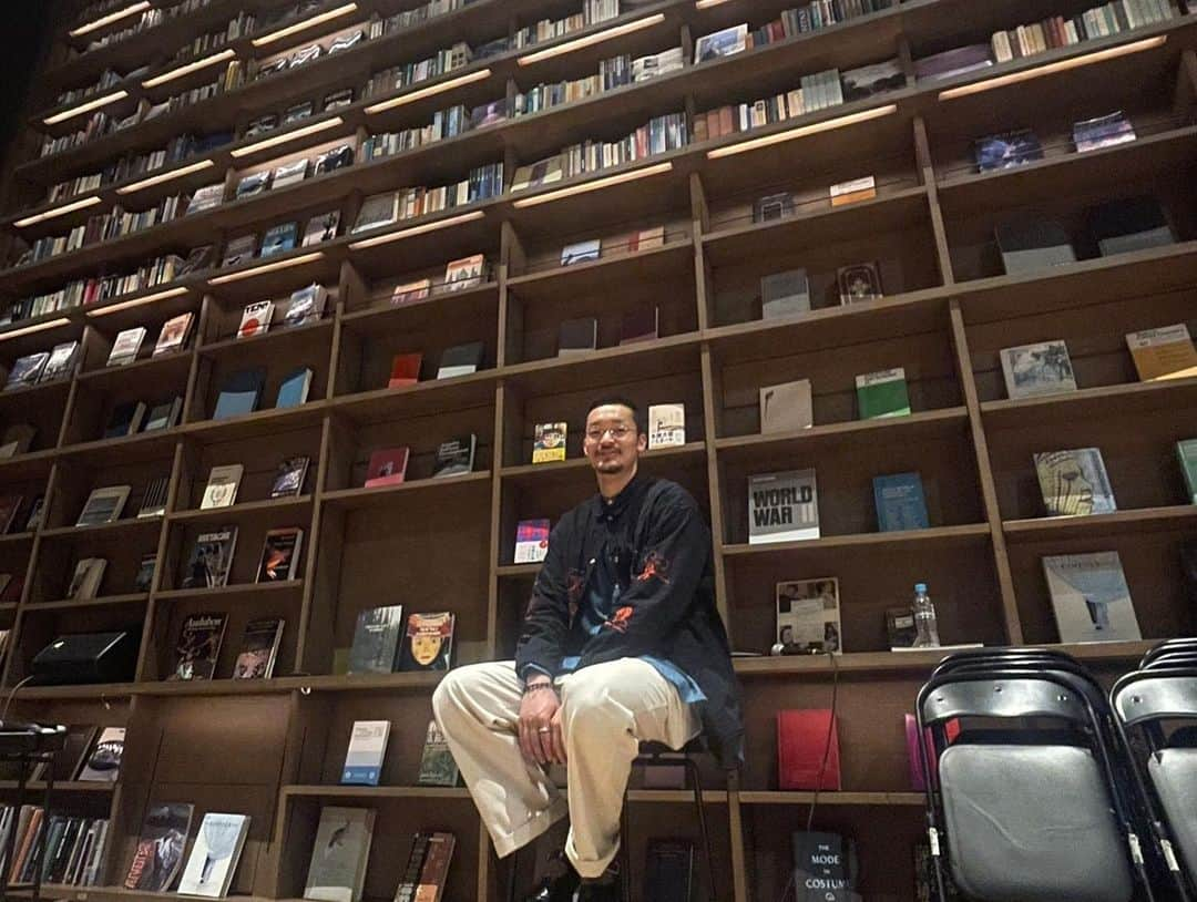 兒玉康成さんのインスタグラム写真 - (兒玉康成Instagram)「『本屋大賞予想会』 今日はTーSITEでイベントでした！ 足元の悪い中来ていただきありがとうございました！  初めてのことで少し緊張しましたが、大好きな本について語る時間はあっという間でした！ 楽しかったです！  そしてチームのみんなも来てくれて本当に感謝です！  読み応えのある本屋大賞ノミネート全10作品皆さんもぜひ読んでみてください📚  #爆弾  #汝星のごとく  #光のとこにいてね  #宙ごはん #月の立つ林で  #ラブカは静かに弓を持つ  #川のほとりに立つ者は  #真相をお話しします  #方舟 #君のクイズ」4月5日 22時18分 - yasu_koda_21