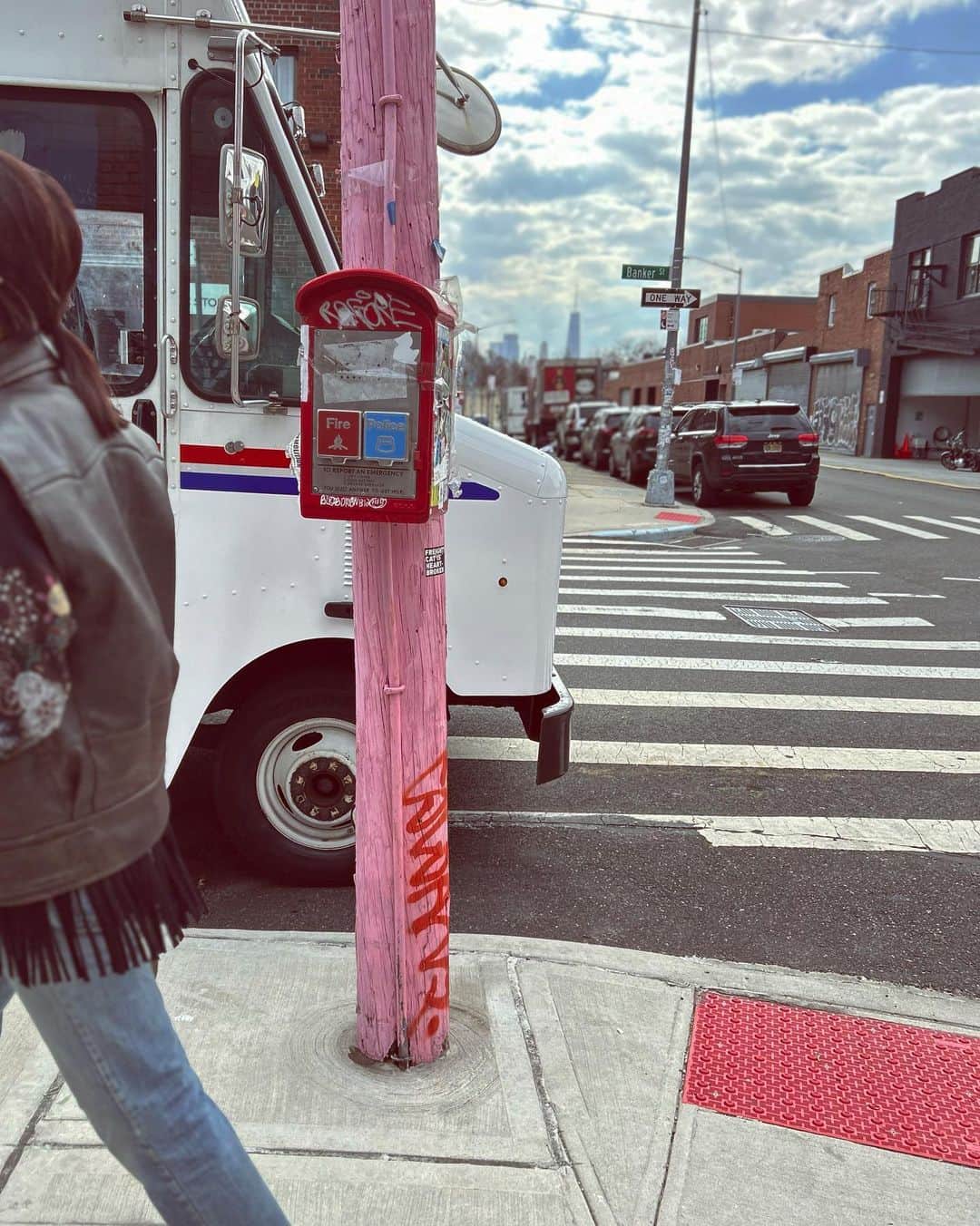 長尾悦美さんのインスタグラム写真 - (長尾悦美Instagram)「NY出張も終盤に。  良い出会いもありbuyingも順調。 たくさん歩いて新しいお店リサーチ。 色々input中✍️  暑かった昨日、夕方食べた アールグレイのアイスクリーム美味しかったなぁ🍨  #newyork  #brooklyn  #businesstip」4月5日 22時19分 - yoshiminagao
