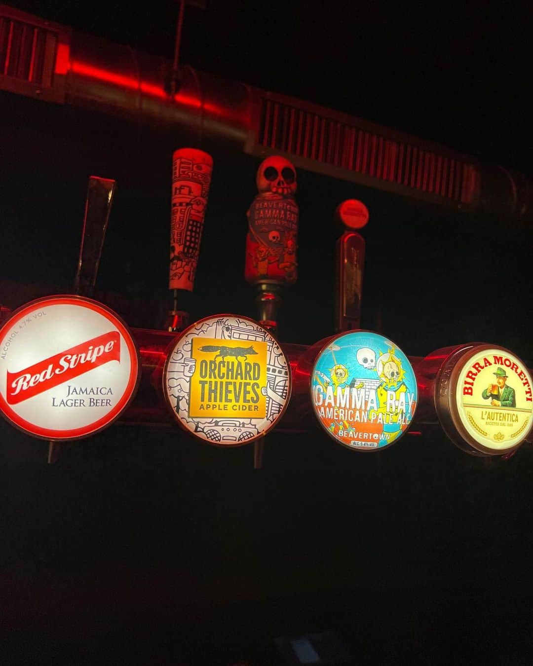 カール・バラーさんのインスタグラム写真 - (カール・バラーInstagram)「First glimpse at what you’ll be drinking at Justine’s next week, what ya havin'? 🍻   Tickets to all events on @dicefm now 👀」4月5日 20時55分 - carlbarat78