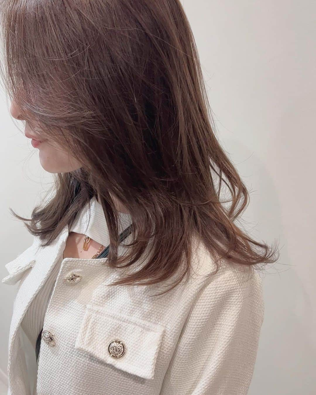 菊池かなこのインスタグラム：「.  春ヘアー✂︎🌸💕  @ibaseiji  @grand_tokyo_   *.:･.｡**.:･.｡**.:･.｡**.:･.｡**.:･.｡** #春ヘアー#春ヘア#春ヘアスタイル#春カラー #表参道美容室#原宿美容室」