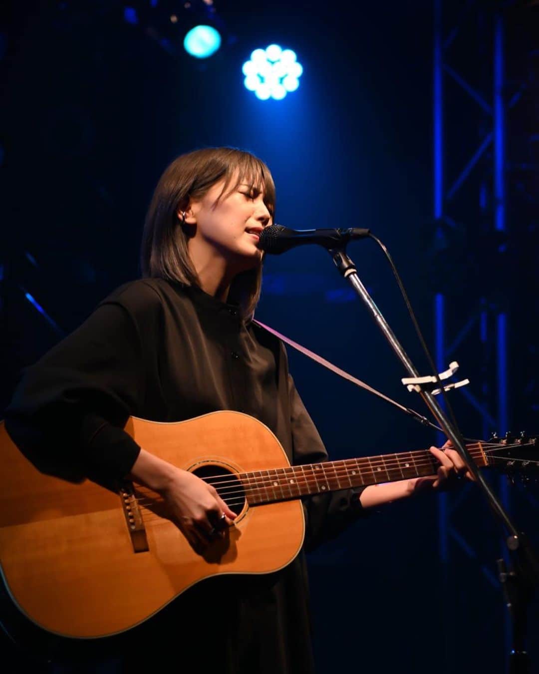 原あやののインスタグラム：「#20230403 LIVE LABO 代々木 かてぃさんの誕生日企画🐎🌸  バンド箱はテンションあがるね！ 立ってるかてぃさんはレアだった！リード弾きながらギタボ出来ちゃうのかっちょえ…  わてくしも年齢更新(なんやその言い方)前ラストでした！ 次はいよいよバースデーパーティー  お席残り僅か！✌️ たのしみ！もうちょい休んだら完璧！  .」