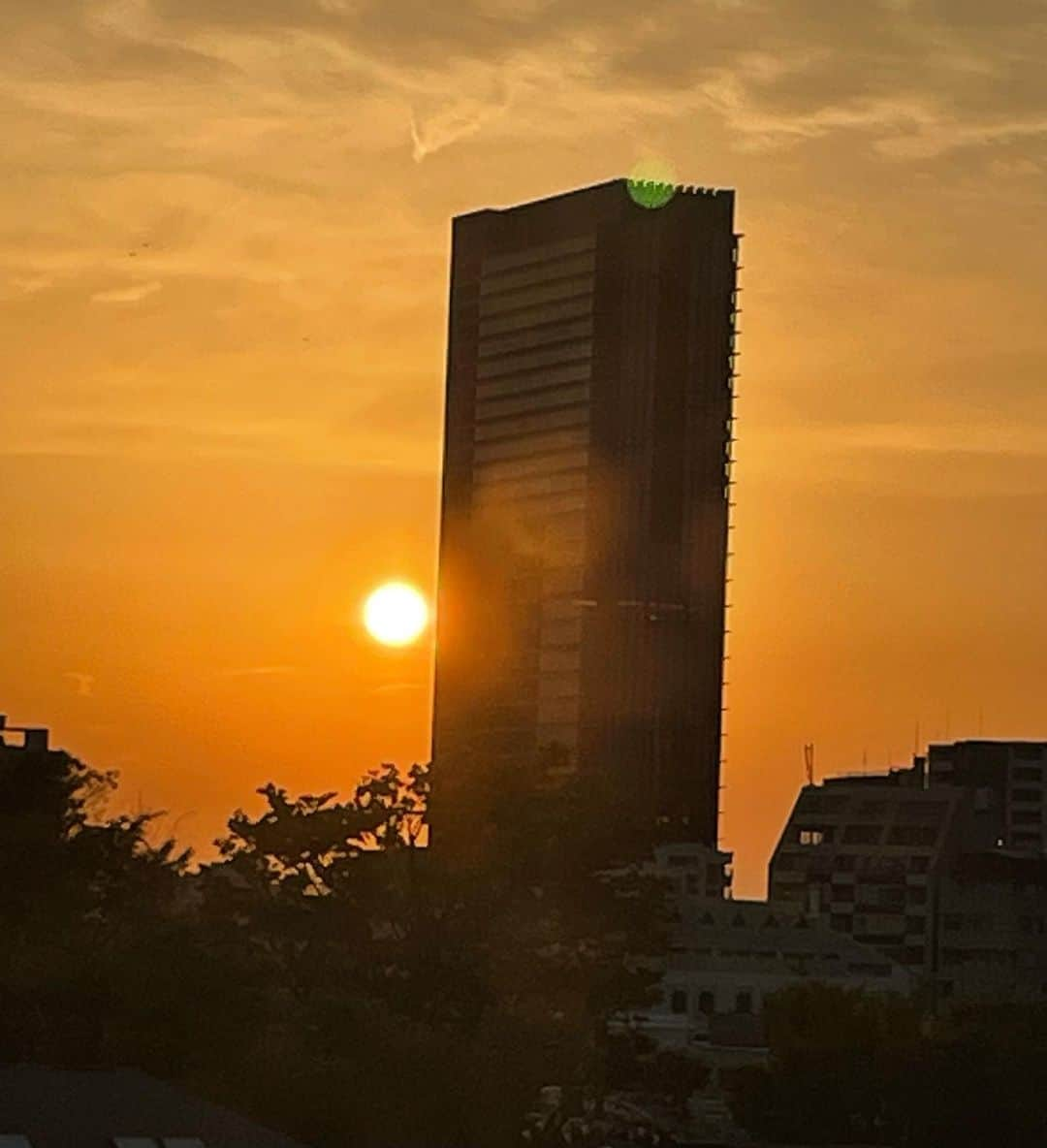 小川菜摘のインスタグラム：「いつぞやの夕日☺️ #夕焼け小焼け🌇」