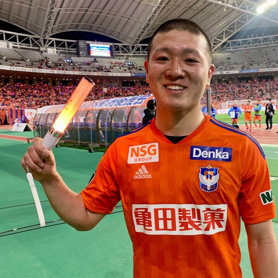 アルビレックス新潟のインスタグラム：「#松田詠太郎 選手先制🔥 #小見洋太 選手追加点🔥 2-0勝利🏆 #ルヴァンカップ グループステージ首位‼️首位‼️ おめでとうございます㊗️ #albirex  #アルビレックス新潟 #niigata #新潟」