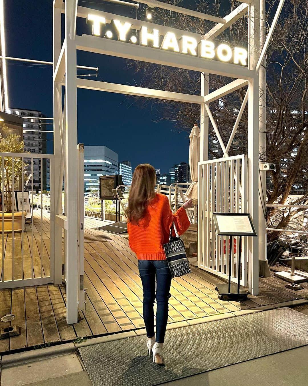 HIMEKAのインスタグラム：「. . オレンジニット🧡🍊 . . #tyharbor」