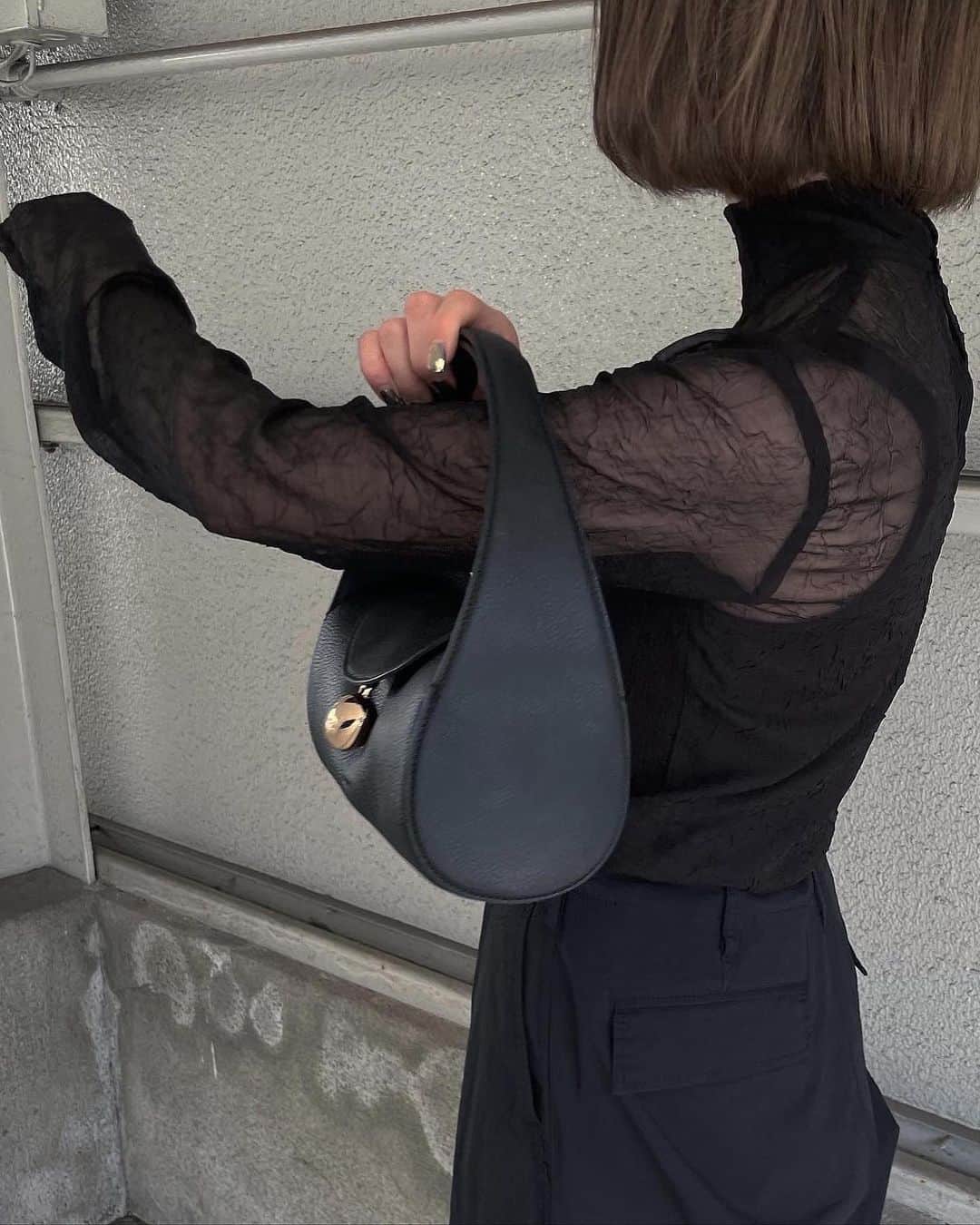 Mie Kawanoさんのインスタグラム写真 - (Mie KawanoInstagram)「透け感が可愛いシアーtops @lpdgem.official   @cafune.official のバッグも愛用中♩  形と履きやすさが最高なサンダル @bonbellespoir サンダルは今日から予約販売開始🫶🏻」4月5日 20時57分 - cota_ra