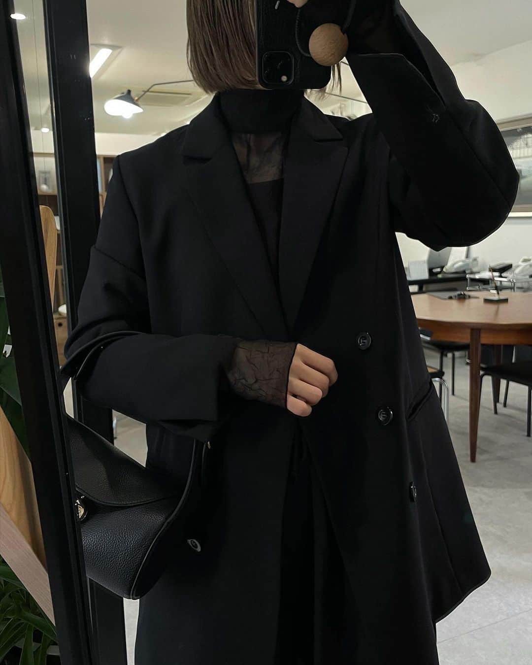 Mie Kawanoのインスタグラム：「透け感が可愛いシアーtops @lpdgem.official   @cafune.official のバッグも愛用中♩  形と履きやすさが最高なサンダル @bonbellespoir サンダルは今日から予約販売開始🫶🏻」