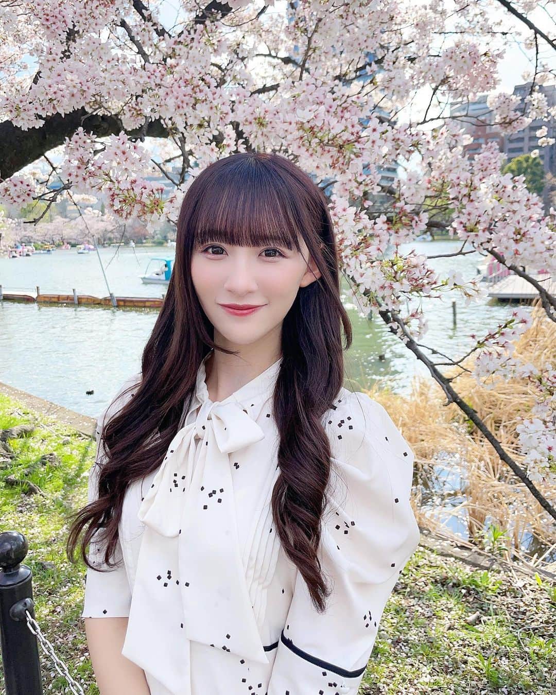 音嶋莉沙さんのインスタグラム写真 - (音嶋莉沙Instagram)「この桜の背景が綺麗すぎた…✨」4月5日 21時12分 - otoshima_risa