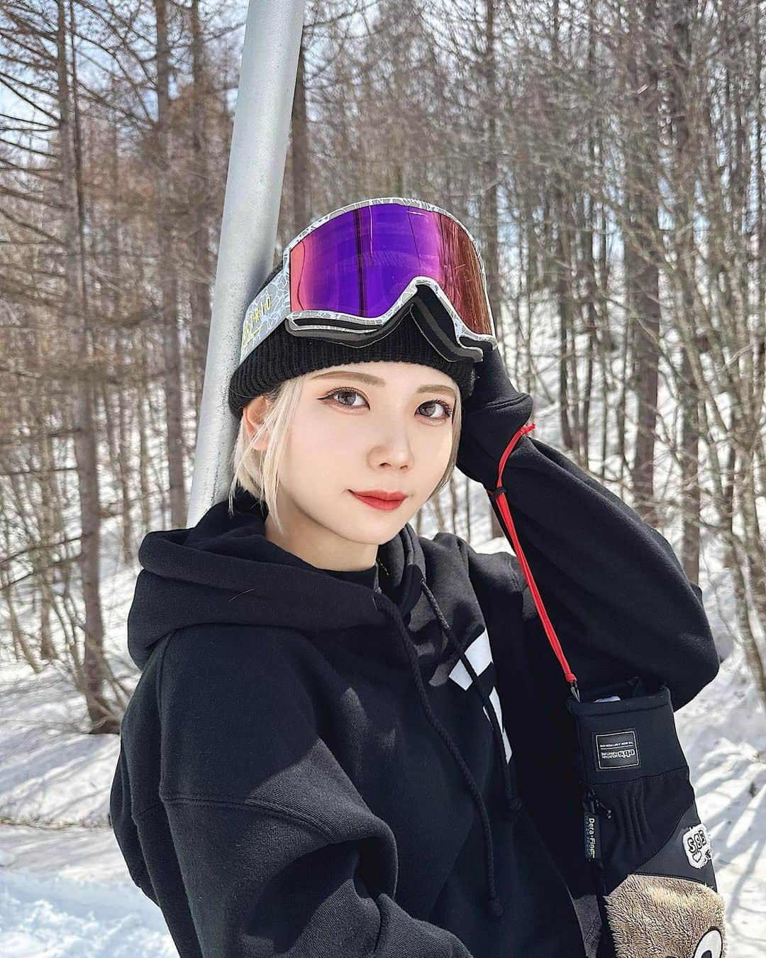 SAKIさんのインスタグラム写真 - (SAKIInstagram)「2年ぶりに猫魔スキー場に行ってきたよ🏂 ・ 来季 23-24 の @electric のゴーグル🔥 KLEVELANDシリーズです🥽  ・ この色の組み合わせも可愛いし、ブラックレンズとかに変えてもかっこよさそう😳 ・ ・ ・ #スノボ #スノボー #スノーボード #スノボ女子 #スノボー女子 #スノーボード女子 #猫魔 #猫魔スキー場 #Electric #Snowboarding #Snowboard #ゴーグル #KLEVELAND」4月5日 21時04分 - iam_saki912