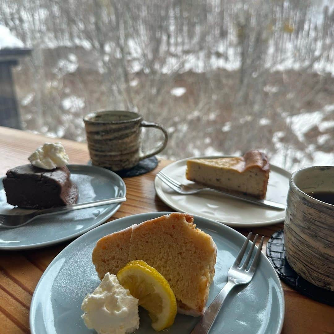 浦郷絵梨佳さんのインスタグラム写真 - (浦郷絵梨佳Instagram)「北海道で食べたあれこれ😋  #カフェ崖の上  #二条市場 #二条市場大磯 #海鮮丼  #札幌成吉思汗雪だるま #ジンギスカン  #石窯焼きパン #ヴェルジネバッカーノ #verginebaccano  #定山渓プリンhonohono  #えびそば一幻 #えびそば一幻総本店」4月5日 21時05分 - urago.erika