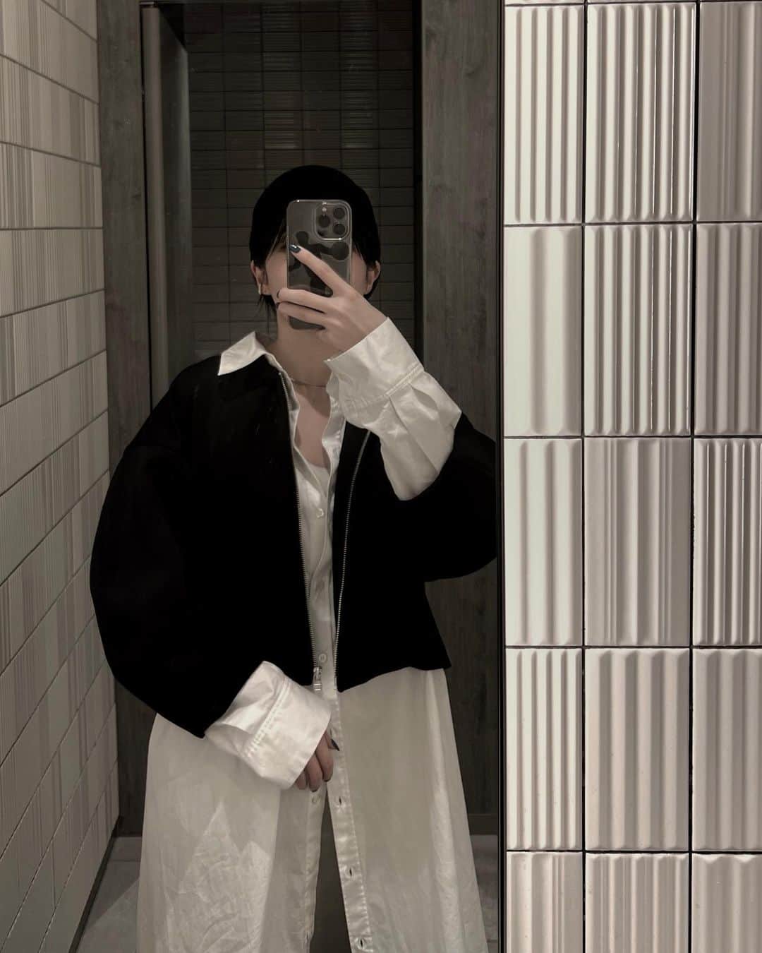 のインスタグラム：「. 初 @emmi.jp 🤍  #emmi #frayid #ブルゾン」