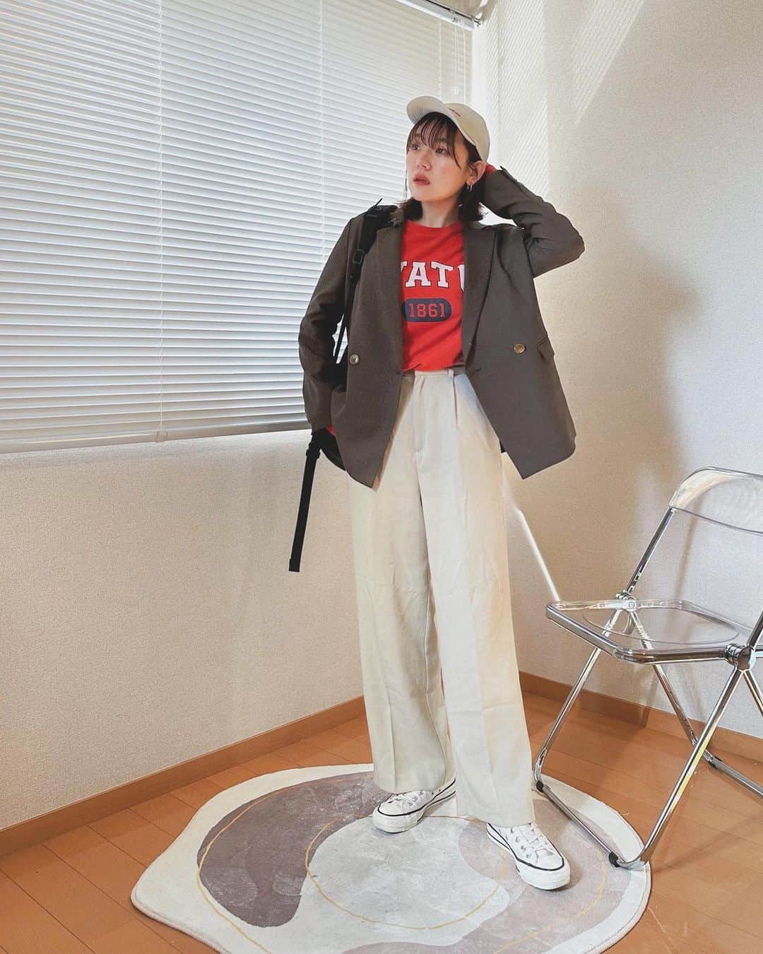 のインスタグラム：「ㅤㅤㅤㅤㅤㅤㅤㅤㅤㅤㅤㅤㅤ ㅤㅤㅤㅤㅤㅤㅤㅤㅤㅤㅤㅤㅤ jacket : #journalstandard sweatshirt : #ungrid bottom : #lowrysfarm cap : #uniqlo backpack : #arcteryx sneakers : #converse ㅤㅤㅤㅤㅤㅤㅤㅤㅤㅤㅤㅤㅤ ロゴスウェットをジャケットで大人カジュアルに❣️ ㅤㅤㅤㅤㅤㅤㅤㅤㅤㅤㅤㅤㅤ オレンジのような赤のような色味に、ブラウンのジャケット、他はホワイトで🤍 ㅤㅤㅤㅤㅤㅤㅤㅤㅤㅤㅤㅤㅤ #kaho_fashion」