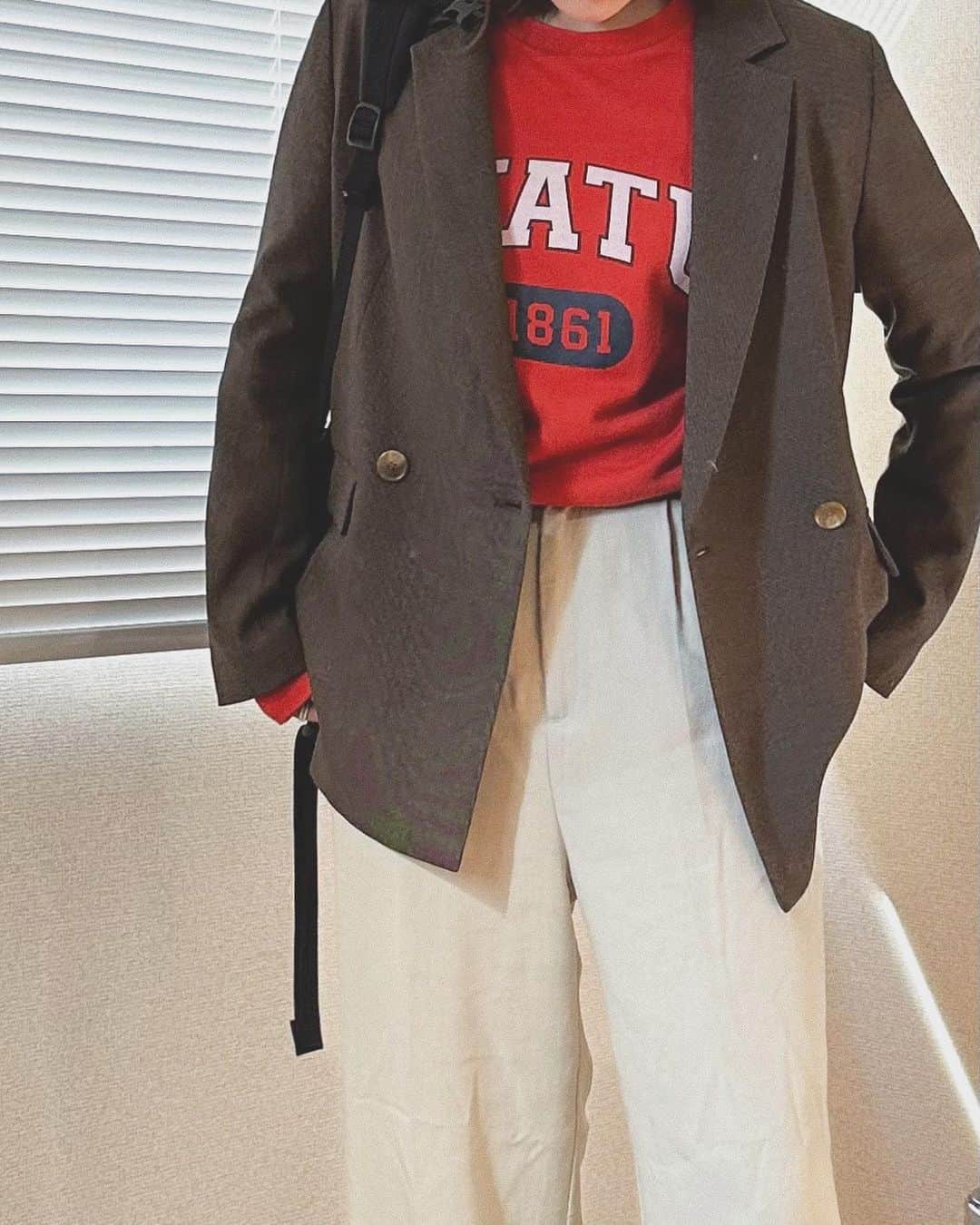 かほこ。さんのインスタグラム写真 - (かほこ。Instagram)「ㅤㅤㅤㅤㅤㅤㅤㅤㅤㅤㅤㅤㅤ ㅤㅤㅤㅤㅤㅤㅤㅤㅤㅤㅤㅤㅤ jacket : #journalstandard sweatshirt : #ungrid bottom : #lowrysfarm cap : #uniqlo backpack : #arcteryx sneakers : #converse ㅤㅤㅤㅤㅤㅤㅤㅤㅤㅤㅤㅤㅤ ロゴスウェットをジャケットで大人カジュアルに❣️ ㅤㅤㅤㅤㅤㅤㅤㅤㅤㅤㅤㅤㅤ オレンジのような赤のような色味に、ブラウンのジャケット、他はホワイトで🤍 ㅤㅤㅤㅤㅤㅤㅤㅤㅤㅤㅤㅤㅤ #kaho_fashion」4月5日 21時07分 - xxokohakxx
