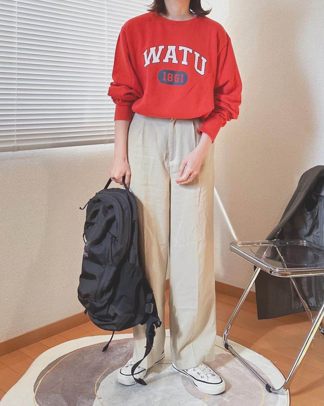 かほこ。さんのインスタグラム写真 - (かほこ。Instagram)「ㅤㅤㅤㅤㅤㅤㅤㅤㅤㅤㅤㅤㅤ ㅤㅤㅤㅤㅤㅤㅤㅤㅤㅤㅤㅤㅤ jacket : #journalstandard sweatshirt : #ungrid bottom : #lowrysfarm cap : #uniqlo backpack : #arcteryx sneakers : #converse ㅤㅤㅤㅤㅤㅤㅤㅤㅤㅤㅤㅤㅤ ロゴスウェットをジャケットで大人カジュアルに❣️ ㅤㅤㅤㅤㅤㅤㅤㅤㅤㅤㅤㅤㅤ オレンジのような赤のような色味に、ブラウンのジャケット、他はホワイトで🤍 ㅤㅤㅤㅤㅤㅤㅤㅤㅤㅤㅤㅤㅤ #kaho_fashion」4月5日 21時07分 - xxokohakxx
