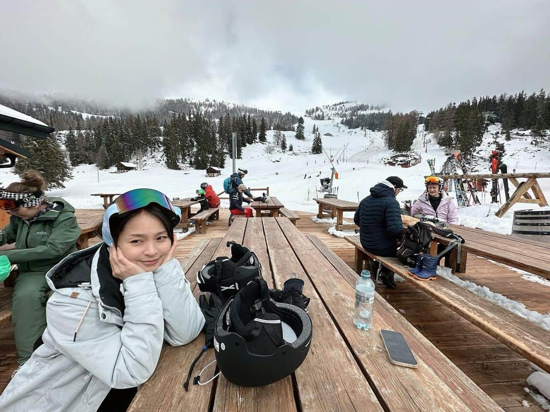 碧井椿さんのインスタグラム写真 - (碧井椿Instagram)「スキー🎿 めちゃ綺麗だった☃️ 寒いのに暖かい❄️  でも、重たい器具が要るスポーツは苦手です。  大人ウェアはレンタル🥹⤵️」4月5日 21時10分 - vivichan1325