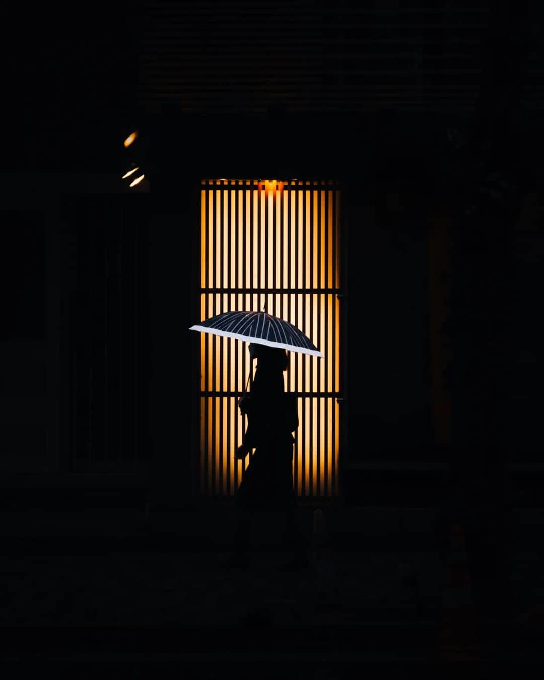 Takashi Yasuiさんのインスタグラム写真 - (Takashi YasuiInstagram)「rain  #TakashiYasui #SPiCollective #filmic_streets #ASPfeatures #photocinematica #STREETGRAMMERS #street_storytelling #bcncollective #ifyouleave #sublimestreet #streetfinder #timeless_streets #MadeWithLightroom #worldviewmag #hellofrom #mediciism #reco_ig」4月5日 21時18分 - _tuck4