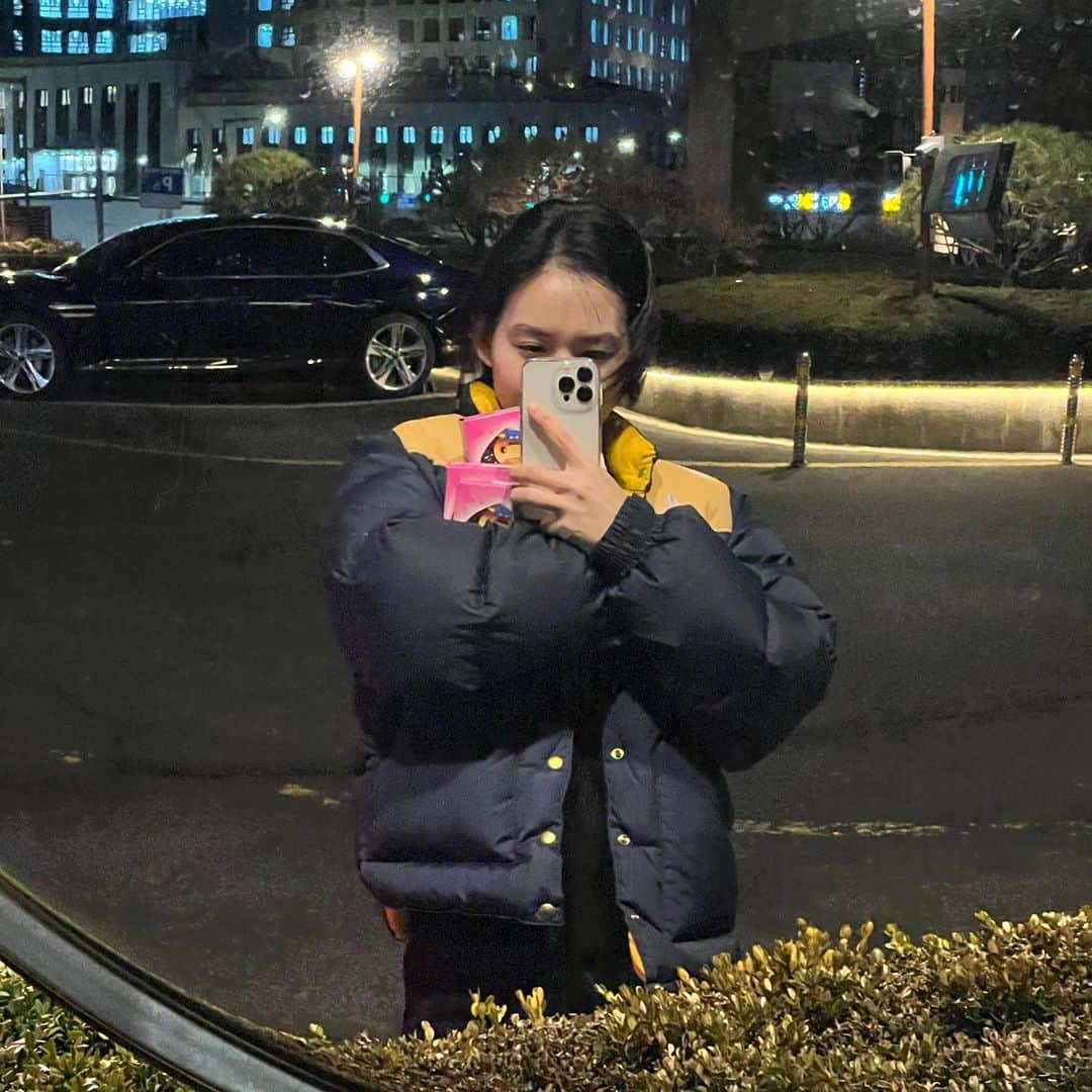 キム・ユネさんのインスタグラム写真 - (キム・ユネInstagram)「❄️🫶🏻겨울 🫶🏻❄️」4月5日 21時24分 - kimyoonhye_