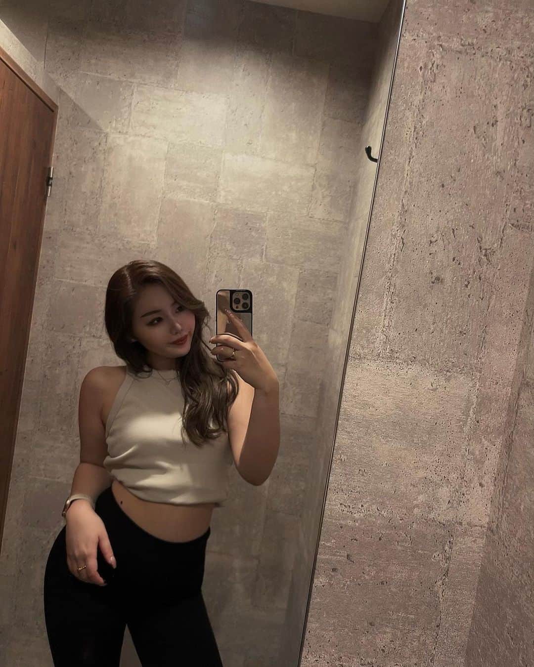 Honokaのインスタグラム：「. . Back Day 🤭  いろいろとバタバタしてて やっとGymに行けました🥺♡⃛  背中と有酸素をしてきたよ🫶🏽 疲れたけどやっぱりトレーニング最高🥰  #骨スト #骨ストダイエット  #gym #トレーニー女子  #olトレーニー  #美尻  #gymgirl #背中トレ #減量中」