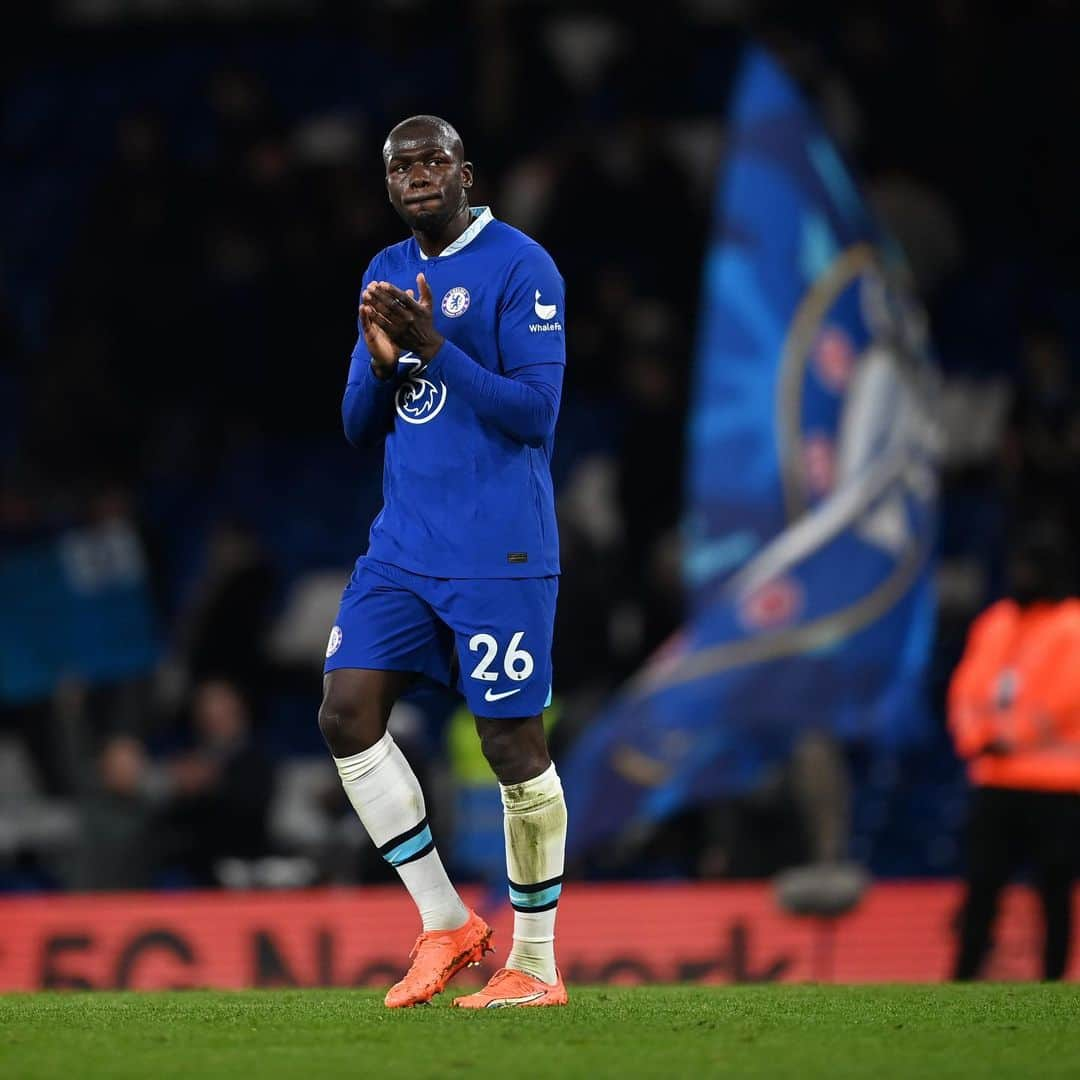 カリドゥ・クリバリのインスタグラム：「Come on Chelsea!  ⚽️ #CheLiv #PL 🔵 #KK #CFC 💪🏿」