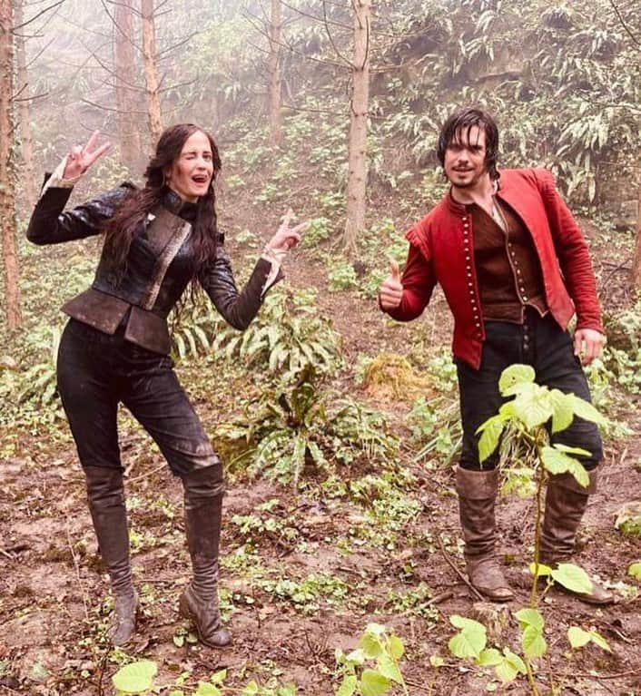 エヴァ・グリーンのインスタグラム：「Rendez-vous dès aujourd’hui au cinéma pour découvrir le premier volet de #LesTroisMousquetairesLesFilms #DArtagnan .  Ce fut une expérience géniale et mémorable. Merci à toutes les équipes, et évidemment à vous tous qui vous apprêtez à vivre l’aventure avec nous ⚔️💋❤️‍🔥⚜️」