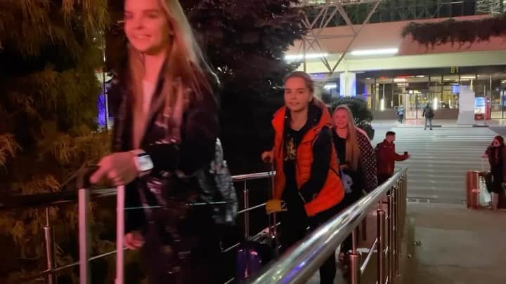 のインスタグラム：「🇷🇺 Только посмотрите, кто прилетел в Сочи!  Сестры Аверины, Анна Попова и Анастасия Гузенкова — на месте. Теперь ждем видео с их тренировок!  🇬🇧 Just look who’s come to Sochi!  The Averin sisters, Anna Popova and Anastasia Guzenkova are here. Can’t wait to see the video of how they train!  🇨🇳 看看谁到达了索契！  Averiny 姐妹,Anna Popova 和 Anastasia Guzenkova 已经就位了。我们正在期待她们训练的视频！」