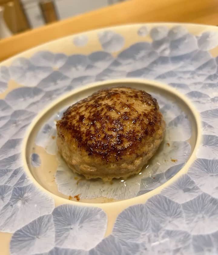 成瀬りおのインスタグラム：「肉料理ふくなが（滋賀守山） 飲めるハンバーグ🥺❤️‍🔥美味しすぎてびっくりした！ 顔認証でハンバーグがぴくぴくしてるのは気にしないで🫠笑 大将連れて行ってくれてありがとう😭💓💓 @nikunchu1129  . #肉料理ふくなが  #滋賀グルメ #滋賀ランチ #滋賀ディナー #食べ歩きグルメ #食べ歩き #たべすたぐらむ #ぐるめすたぐらむ #グルメ #グルメ女子」
