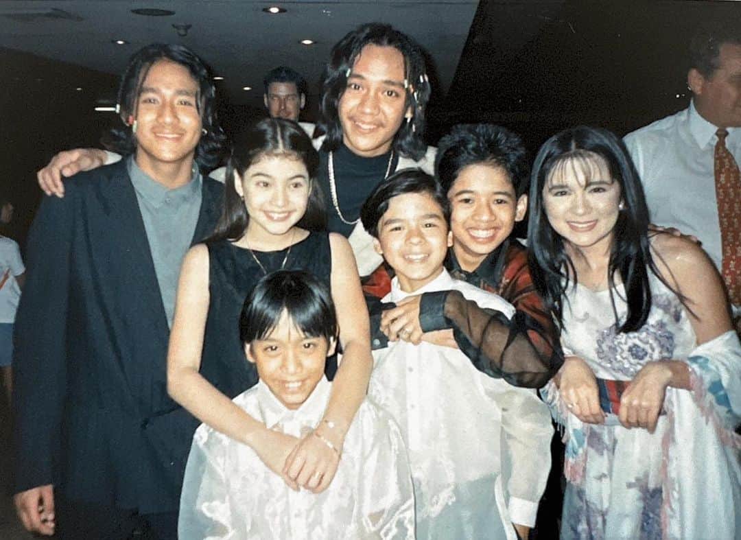 アン・カーティスさんのインスタグラム写真 - (アン・カーティスInstagram)「#wayback when movie posters used to be painted in the streets of Manila, photos AND movies were actually shot on Film. Magic Kingdom and my role as Princess Dahlia will always have a special place in my heart. As a 12 year old, this was definitely a core memory. Forever grateful to Director’s Peque Gallaga and @lorereyes1 and of course, @viva_films 🌼 just realized I’m celebrating 25 years in the industry. Pretty insane… passion for acting is still very much burning .. Can’t wait to start again real soon - with a director who was our assistant director for MK 👉🏽@erikmatti 📽️ Thanks for the photos Samuel @junellhernando 📽️ fellow #batang90s 🦋 #waybackwednesday」4月5日 21時45分 - annecurtissmith