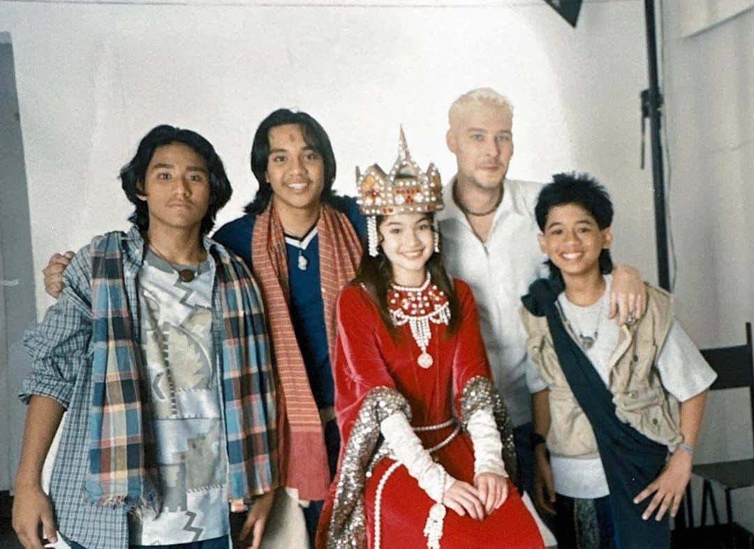 アン・カーティスさんのインスタグラム写真 - (アン・カーティスInstagram)「#wayback when movie posters used to be painted in the streets of Manila, photos AND movies were actually shot on Film. Magic Kingdom and my role as Princess Dahlia will always have a special place in my heart. As a 12 year old, this was definitely a core memory. Forever grateful to Director’s Peque Gallaga and @lorereyes1 and of course, @viva_films 🌼 just realized I’m celebrating 25 years in the industry. Pretty insane… passion for acting is still very much burning .. Can’t wait to start again real soon - with a director who was our assistant director for MK 👉🏽@erikmatti 📽️ Thanks for the photos Samuel @junellhernando 📽️ fellow #batang90s 🦋 #waybackwednesday」4月5日 21時45分 - annecurtissmith