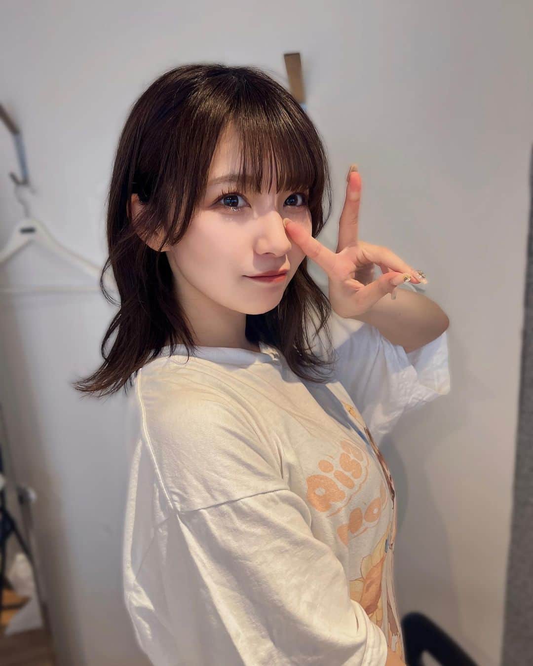 星野理沙のインスタグラム：「💇🏻‍♀️  エクステ取りました！ めっちゃ頭軽いし楽すぎて最高ー🌟🌟 思ったより髪の毛伸びてて嬉しいです、ショート派多いけどしばらくは切らないかも！いろんなアレンジ楽しみたい🥹🎶  インスタちょっとご無沙汰になっちゃってた🥹ごめんなさい また投稿していくのでいいね保存などよろしくお願いします🙇‍♀️  明日はラブアグオフなのですが、 朝から予定詰め詰めなので早く寝る！ とか言いながら最近スマホゲー入れ直してしまったのでやってしまって夜更かしコースな気がします🤪笑  ．」