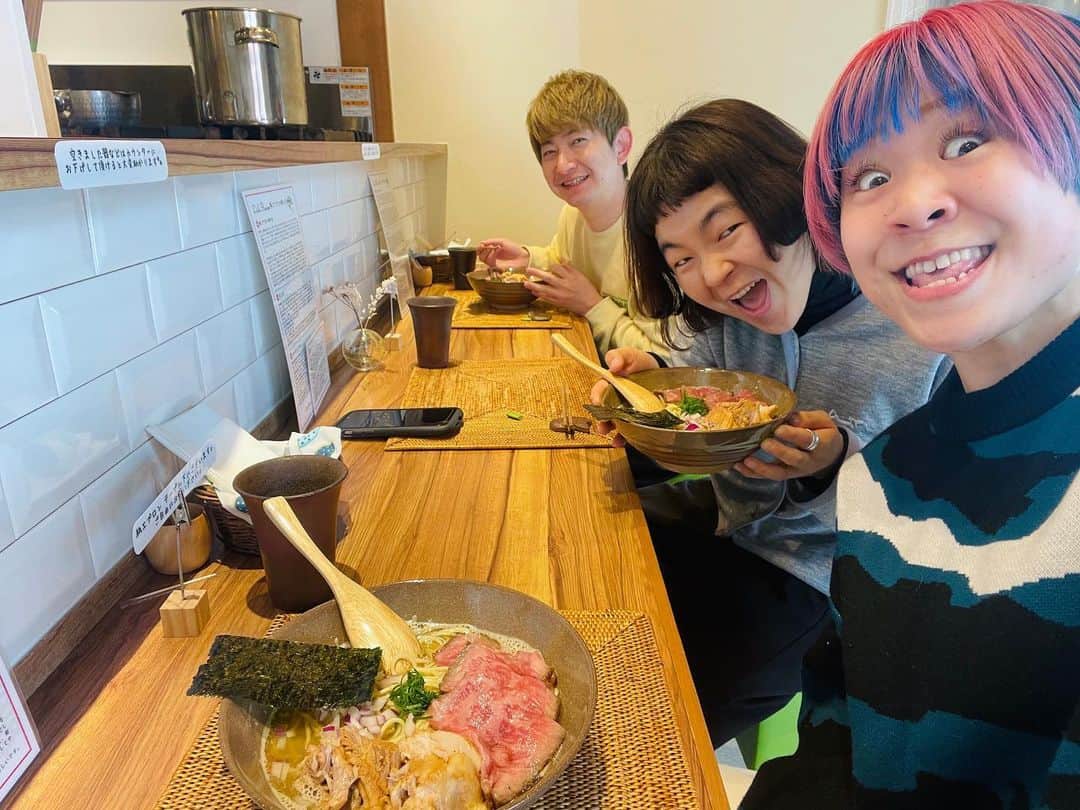 かわなみchoy?のインスタグラム：「🍥 👋choy?👋what's a photo?💥 🍥 🍥 本当に美味いものを 食べた時笑っちゃうよね😏 🍥 🍥 #ゆにばーすはらさんと #ダンビラムーチョ大原さんに #連れてってもらったよ #美味すぎて #笑ってしまったよ #まじでみんなに食べてほしい #夢にでてきた中華そば  #自由が丘  #自由が丘グルメ  #自由が丘ランチ  #そのあとティータイムも頂いたよ #ちょいぽと」