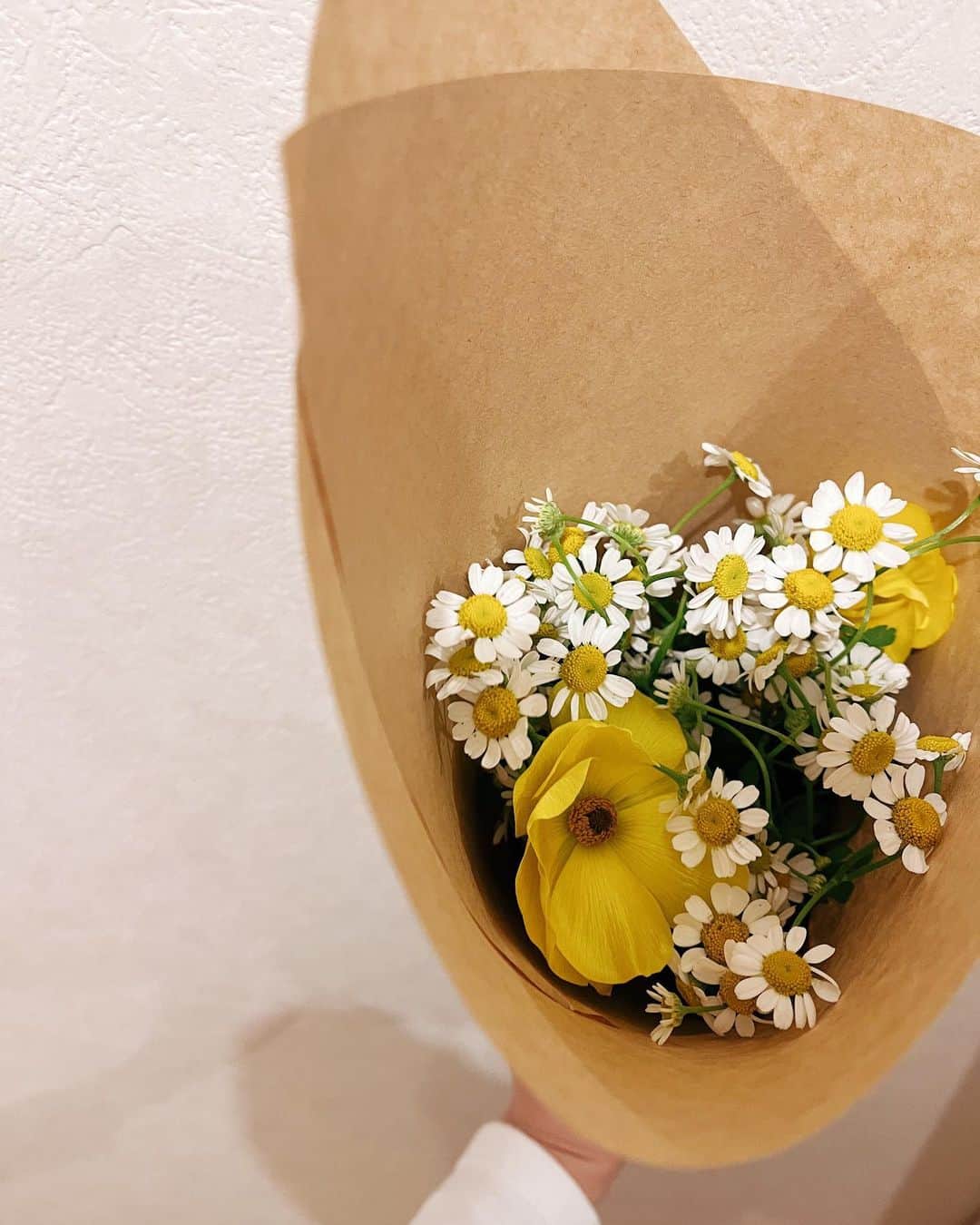 赤坂由梨のインスタグラム：「ㅤㅤㅤ 春になったら必ず買ってしまう子達🌼💐  #spring」