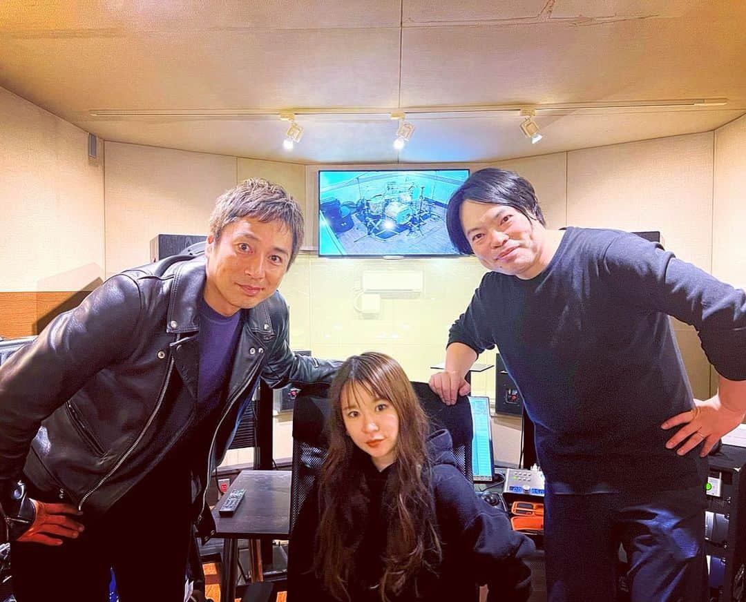 fumikaのインスタグラム：「⁡ ⁡ ⁡ チュートリアル徳井さんの お仕事で歌いました🌼 ⁡ 詳しくは情報解禁まで お待ちくださいませ✨ ⁡ ボンさんのドラム かっこよき🥁」