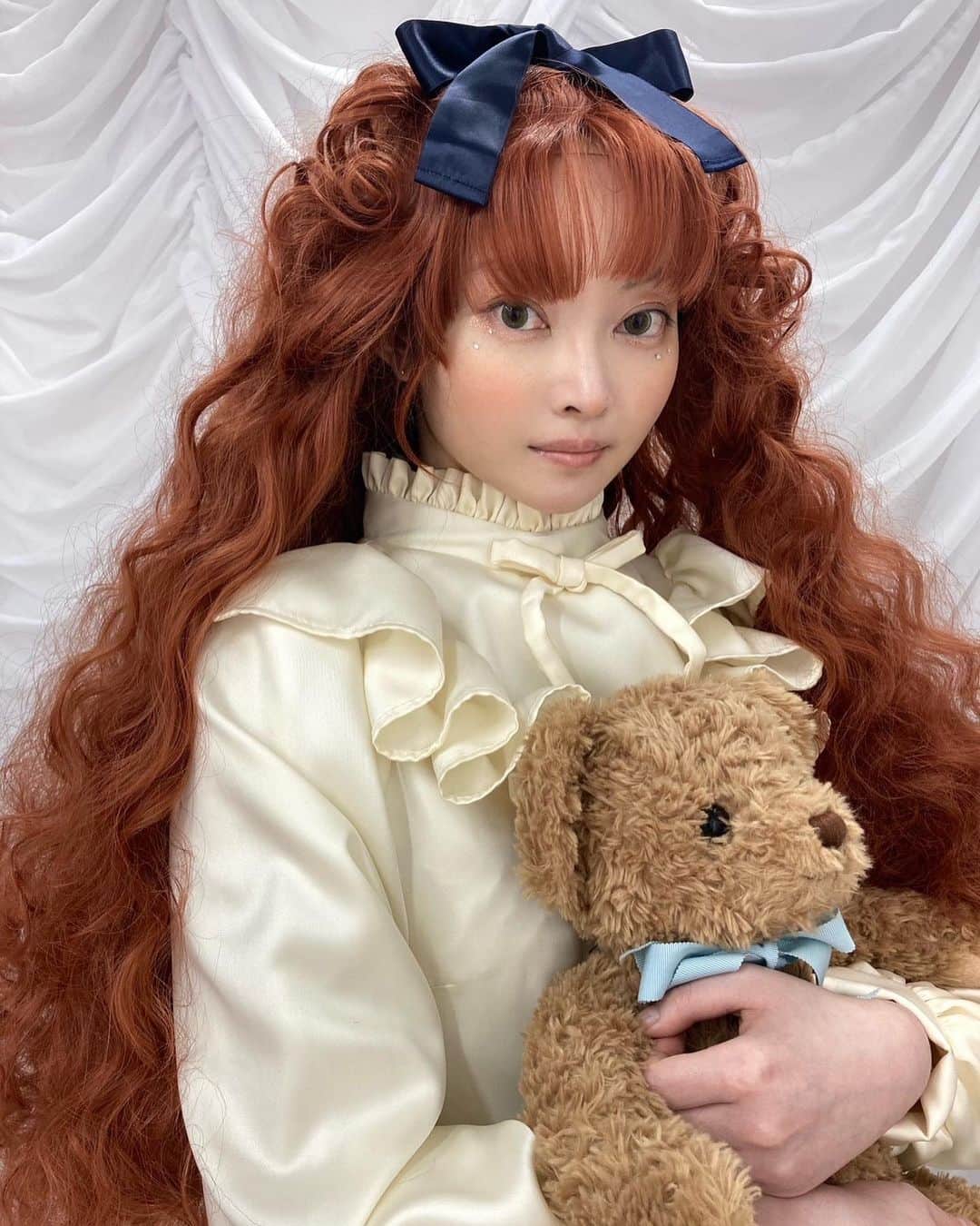 双木昭夫のインスタグラム：「このボリュームウィッグすごくないですか？ プルーナちゃんが似合ってます💖 撮影場所は「なまいきリボンスタジオ2」」