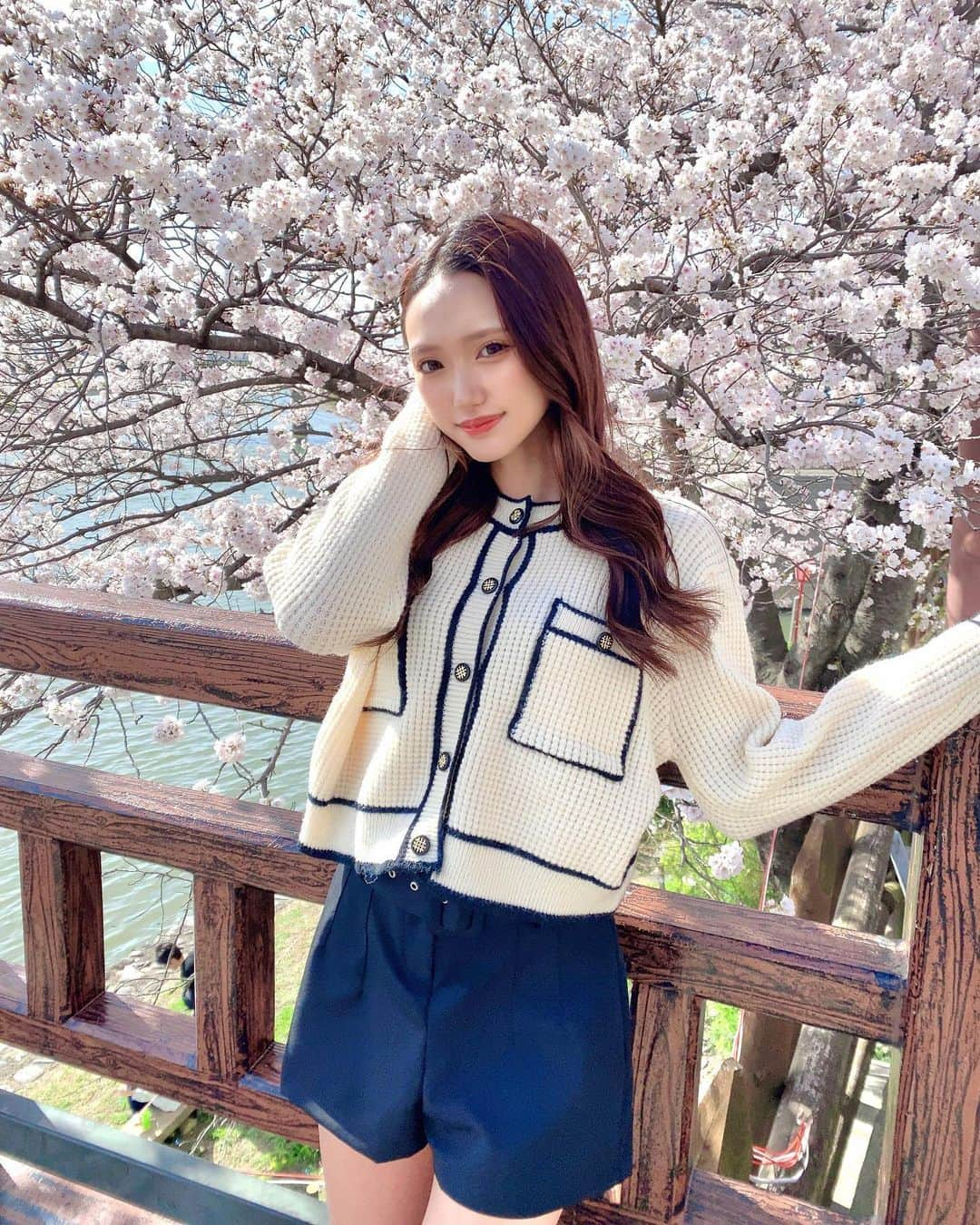 沙季さんのインスタグラム写真 - (沙季Instagram)「🌸  また満開の桜が見れるの来年だね🐷  #🌸 #桜 #桜スポット #桜ライトアップ #桜並木 #花見スポット #花見 #花見コーデ #花見🌸」4月5日 21時49分 - shaji4700