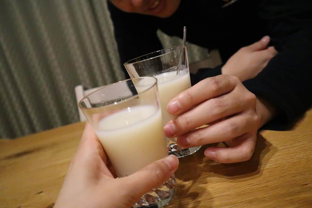 石橋杏奈のインスタグラム：「200セーブ  9回 勝ちたくて勝ちたくて 相手は必死で食らいついてくる  そんな3点差以内の重圧のかかる場面  勝ち試合を、  身を削りながら 200回も守ってきたって  本当にすごいこと  投げて 打って 守って ここまで繋いで下さるチームの皆さま  監督やコーチ  そして  応援して下さるファンの皆さまに 本当に本当に感謝です  うき おめでとう！！！  #200セーブ #楽天イーグルス #松井裕樹 #甘酒で乾杯 #呼び名はうき」