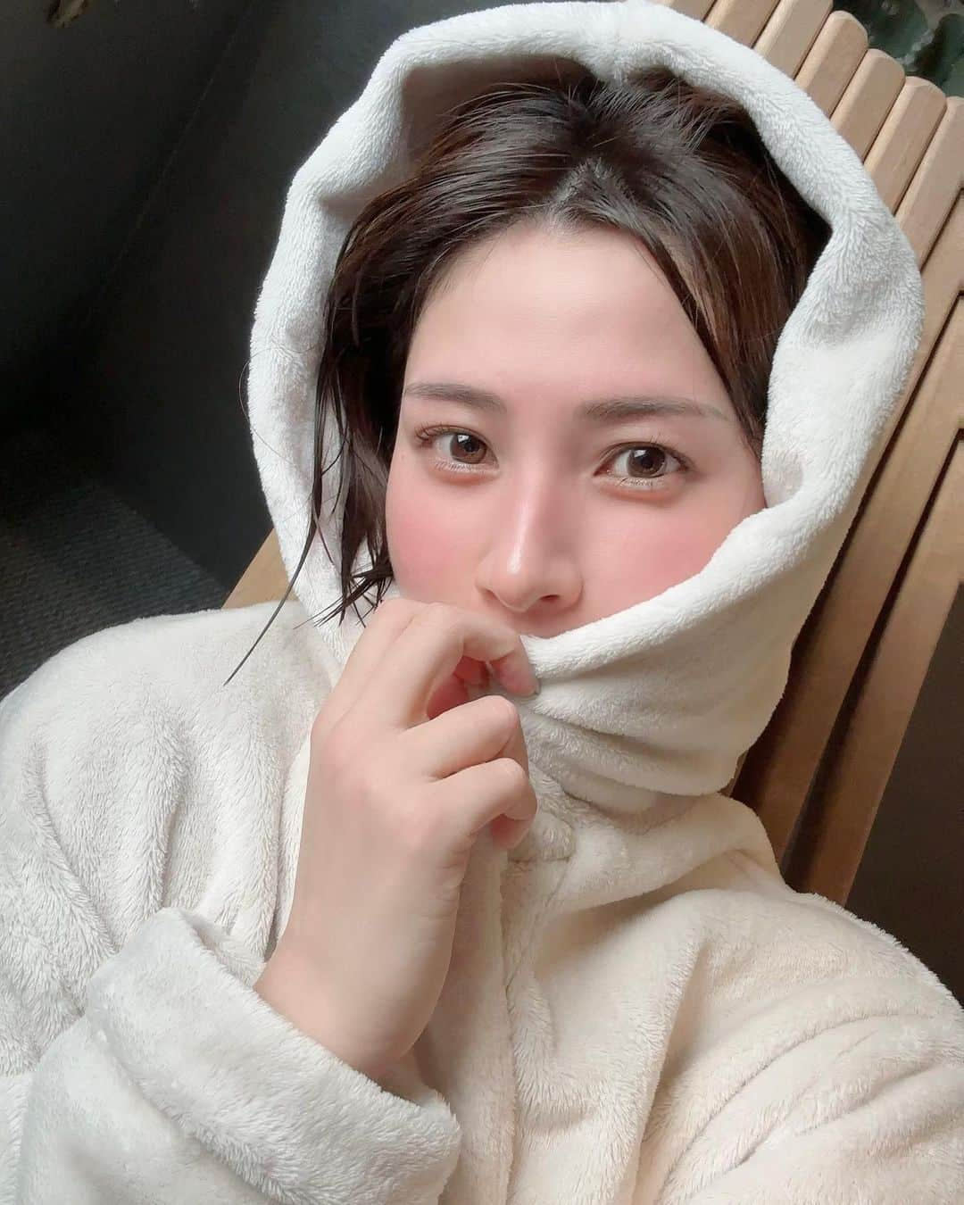 緑川ちひろのインスタグラム：「蔵前のSAUNA&co(@saunaand_ )に行ってきました🧖‍♀️  お茶のロウリュ＆氷付き水風呂で整った〜✨ お部屋にアメニティも完備されてて、女性専用パウダールームは予約時間外も使えるのでゆっくり支度できてとても良かったよ！  お手頃な値段感なので個室サウナデビューにおすすめです🌸  #サウナ #個室サウナ #プライベートサウナ #蔵前 #ロウリュ #サウナ女子 #サウナー #サウナ部 #サウナ好きな人と繋がりたい #サウナガール」