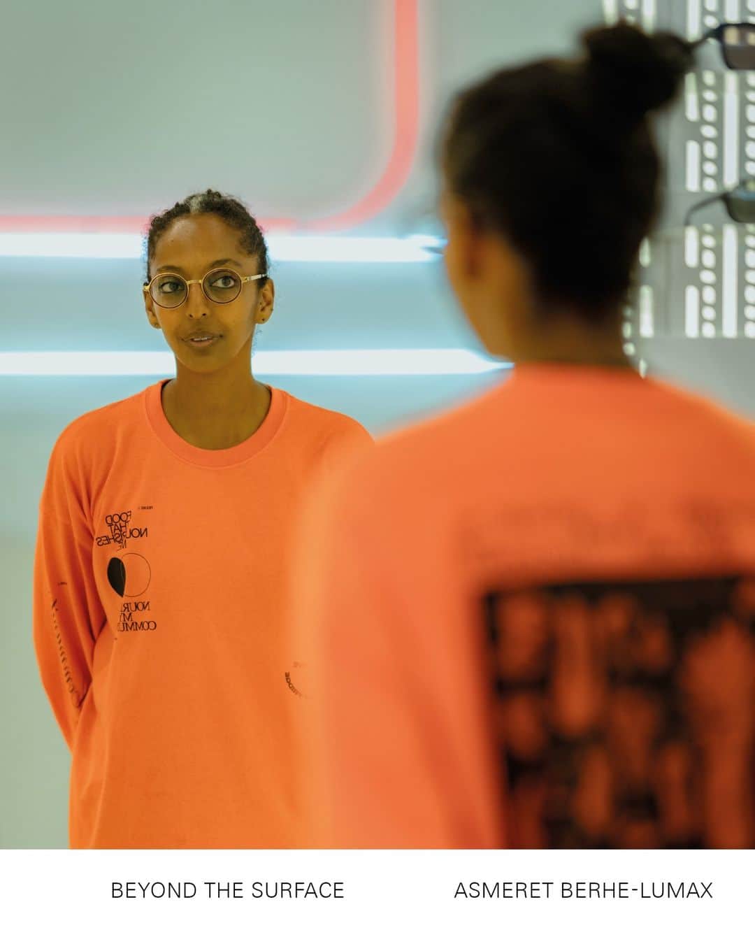 MYKITAのインスタグラム：「Champion for change – meet Asmeret Berhe-Lumax, the fashion and beauty expert turned non-profit founder tackling social issues in her community and beyond via her projects One Love Community Fridge and Black Beauty Club.  Find the full interview via link in bio  Berhe-Lumax wears DAYO in Champagne Gold/Pine Honey from the #MYKITA ACETATE collection.」